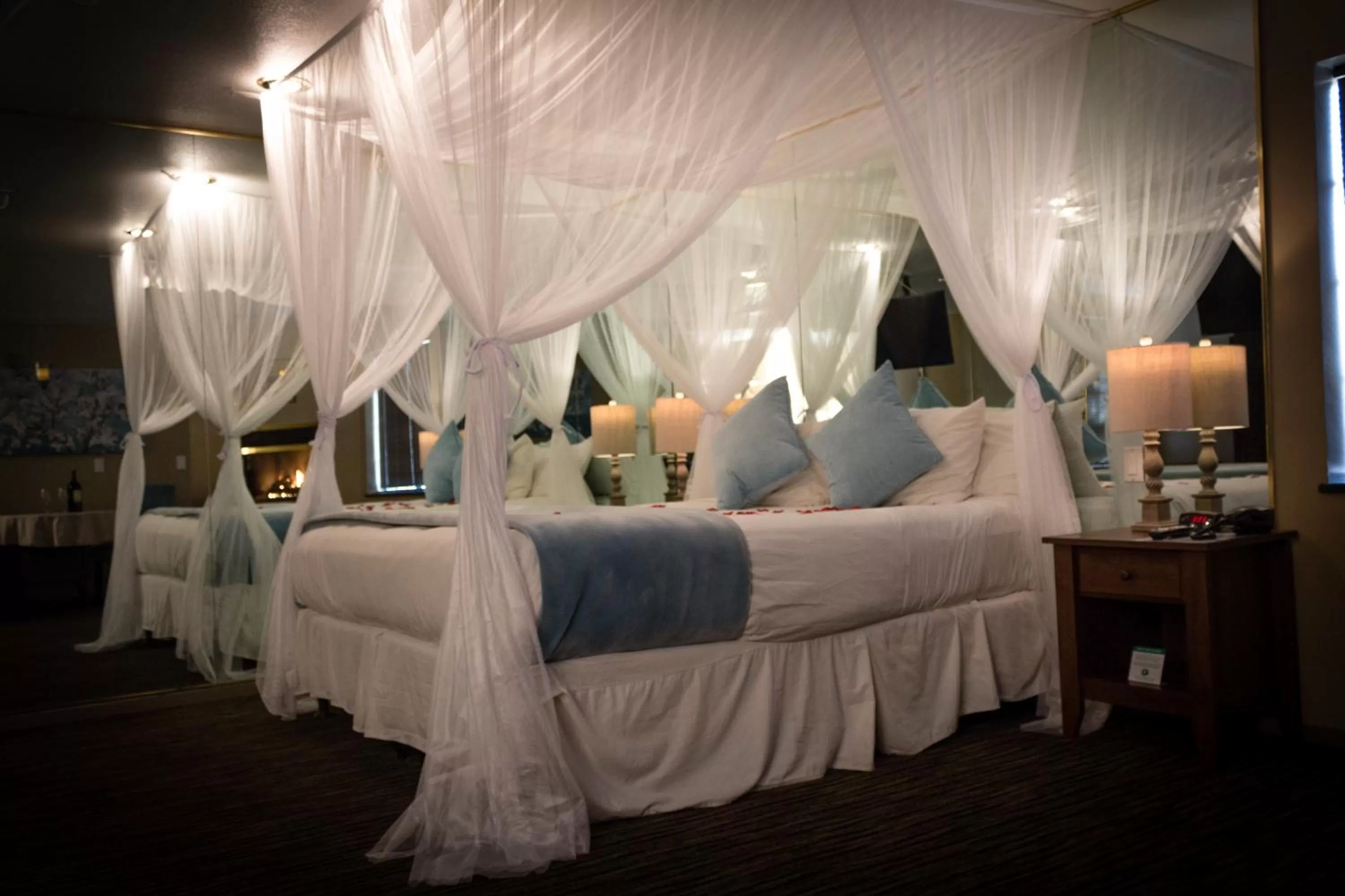 Photo of the whole room, Bed in Postmarc Hotel and Spa Suites