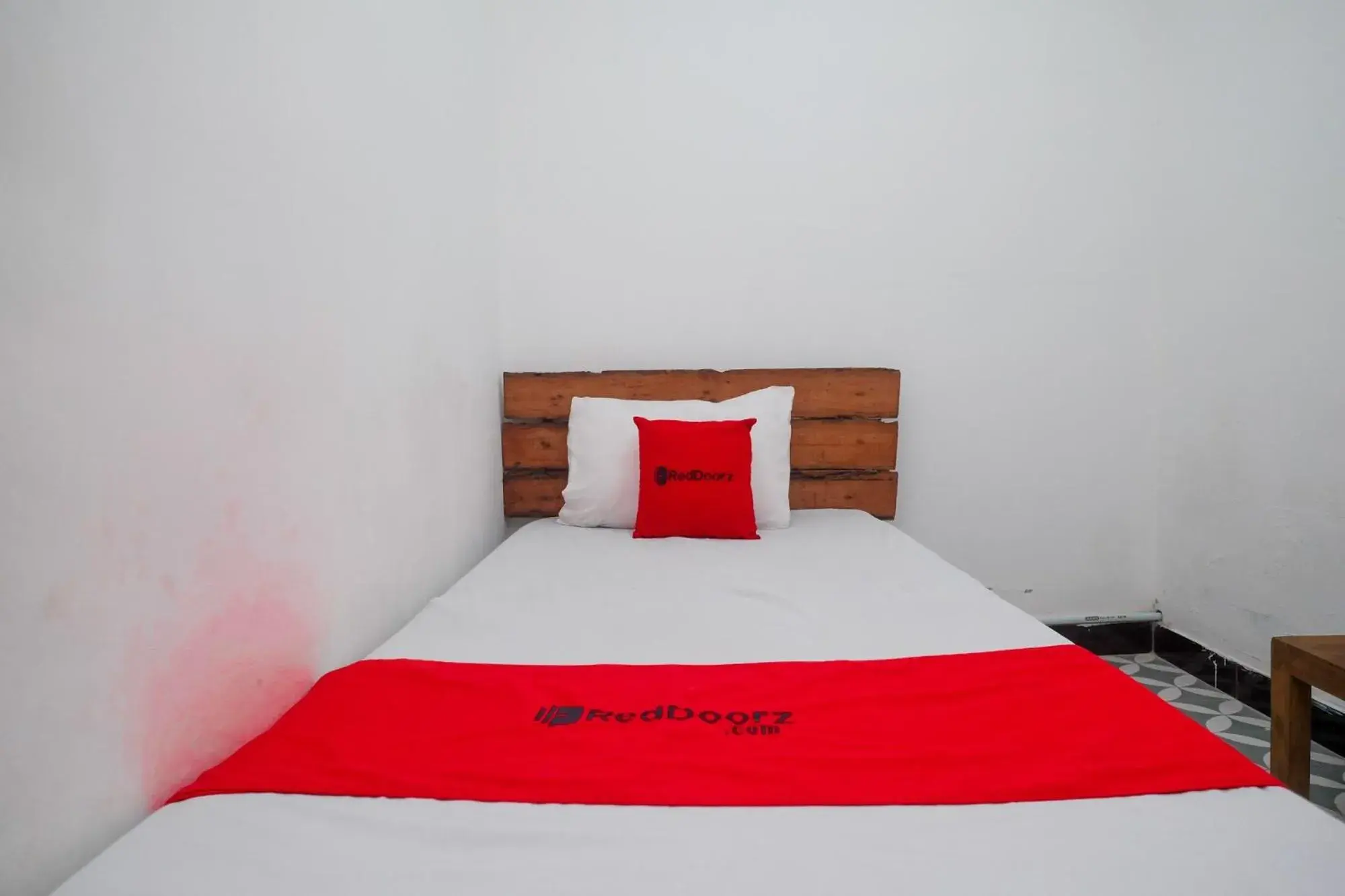 Bed in RedDoorz Syariah near Akmil Magelang