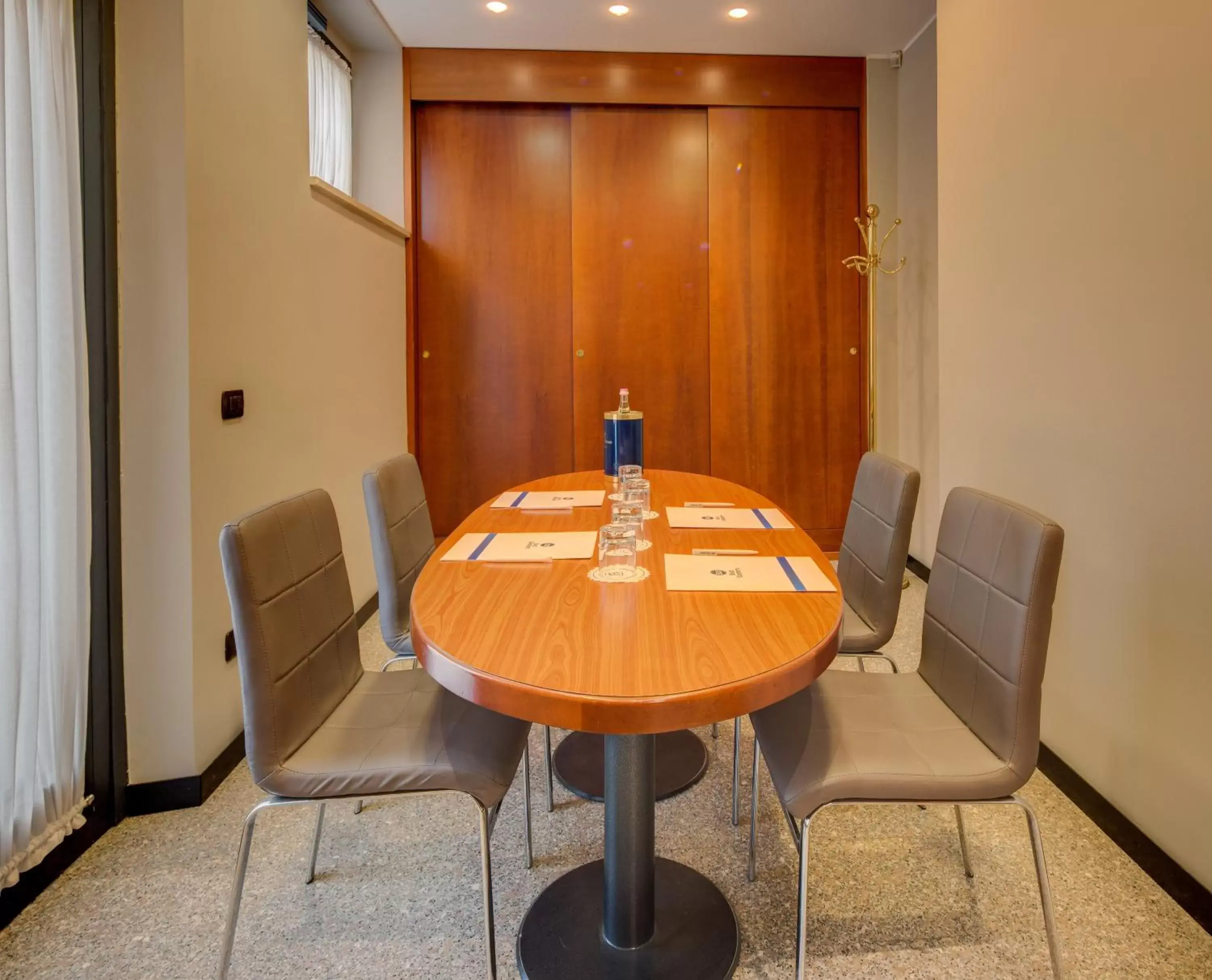 Meeting/conference room, Dining Area in Best Western Hotel Turismo