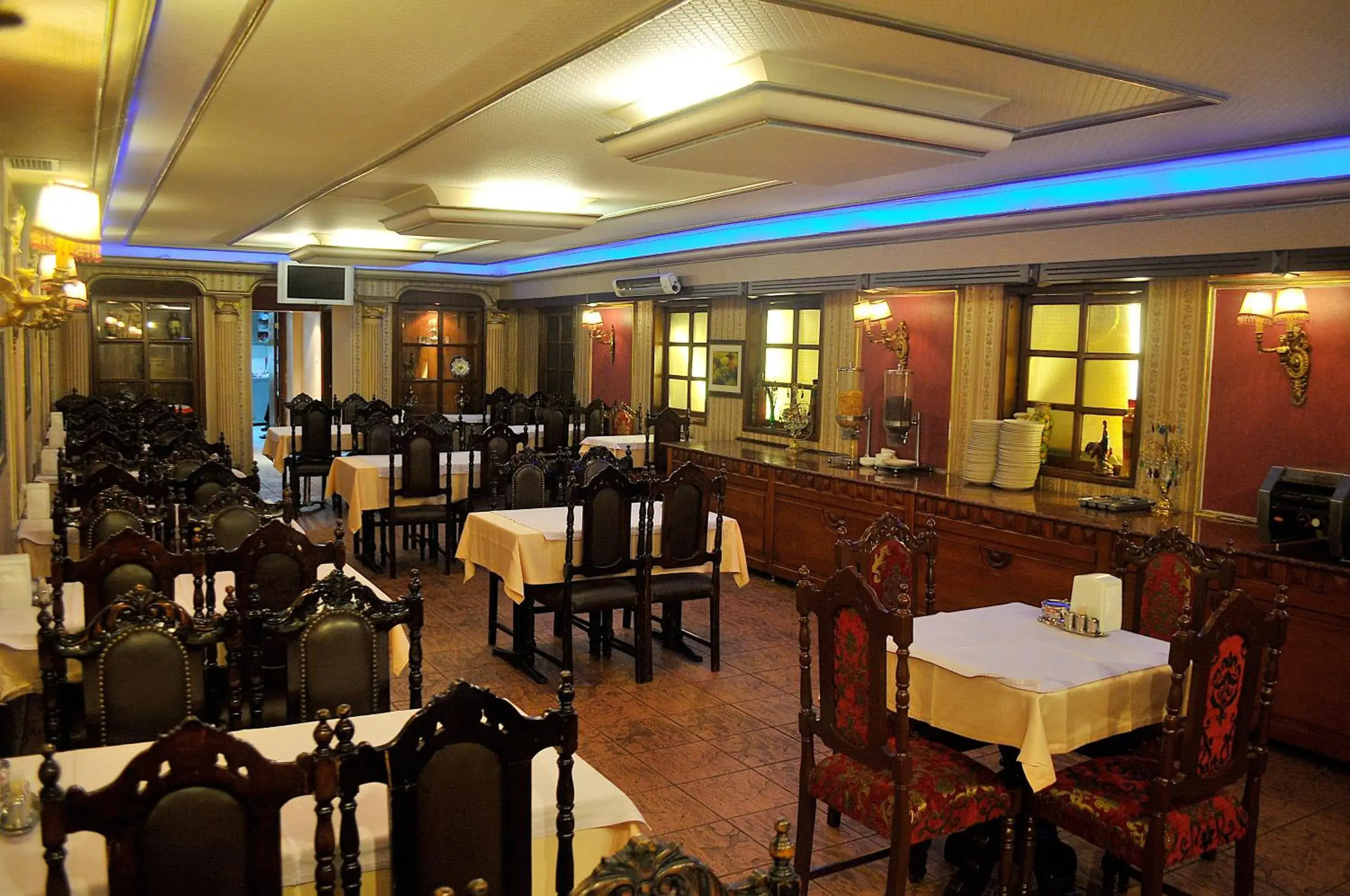 Restaurant/Places to Eat in Grand Hotel de Londres - Special Category