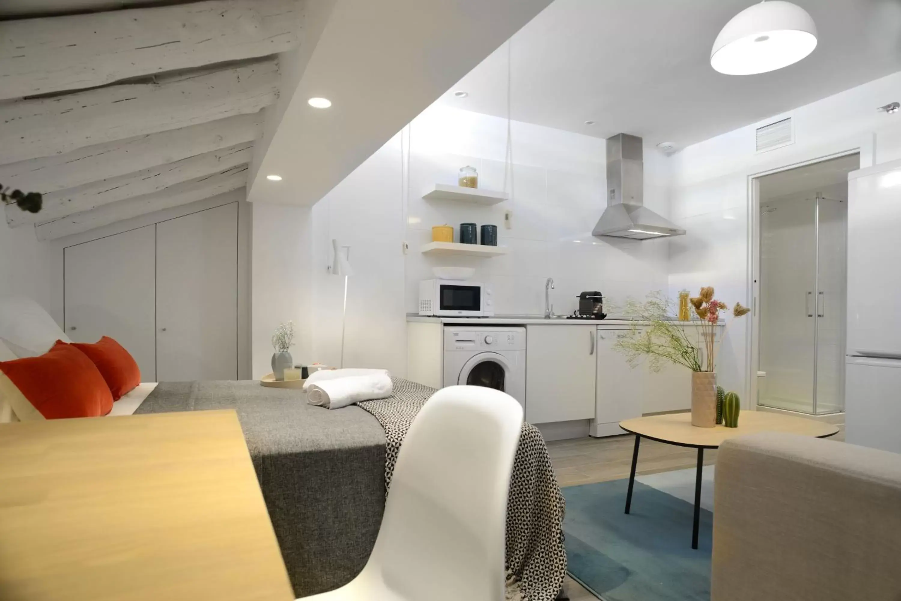 Property building, Dining Area in nQn Aparts & Suites Madrid