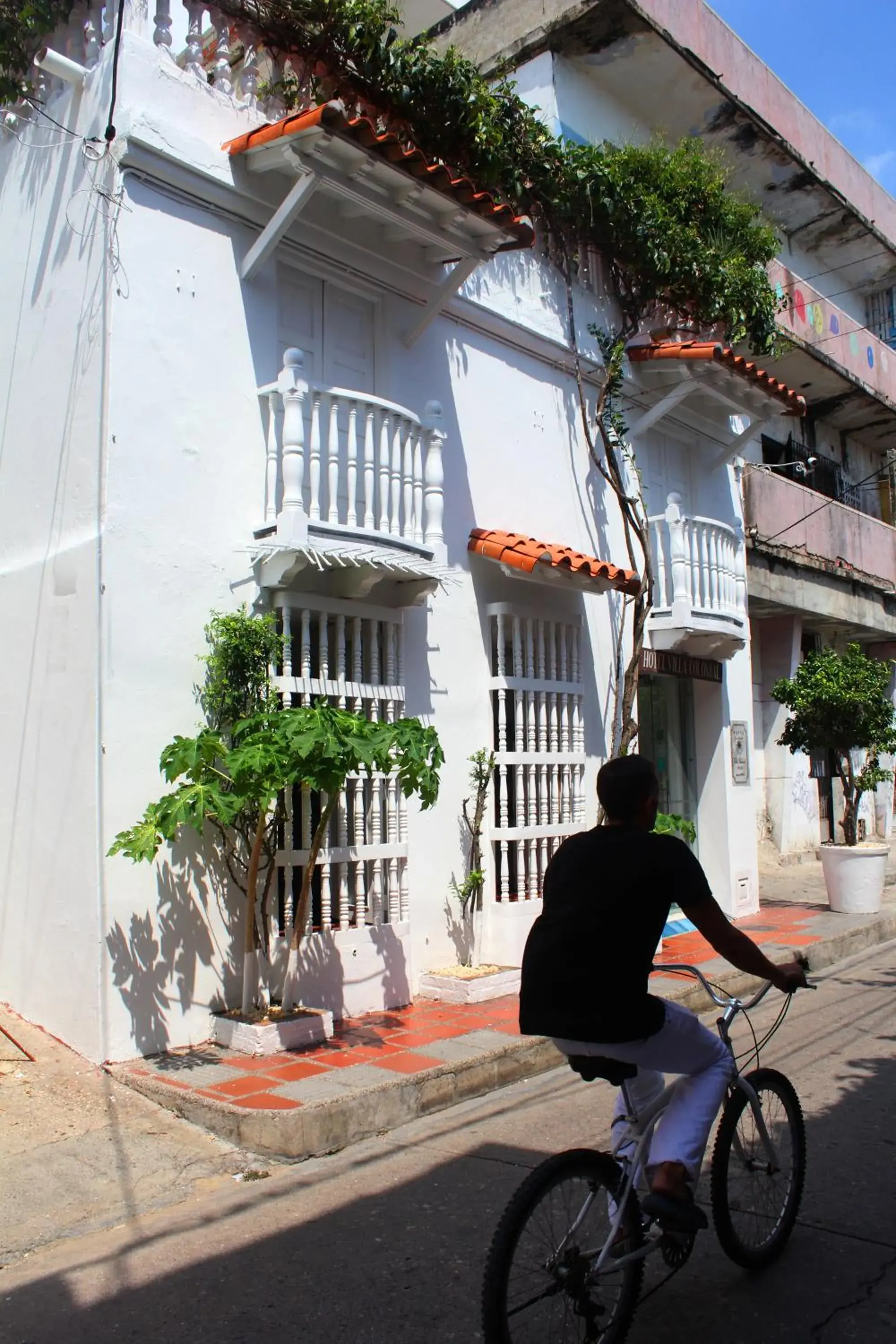 Facade/entrance, Biking in Hotel Villa Colonial