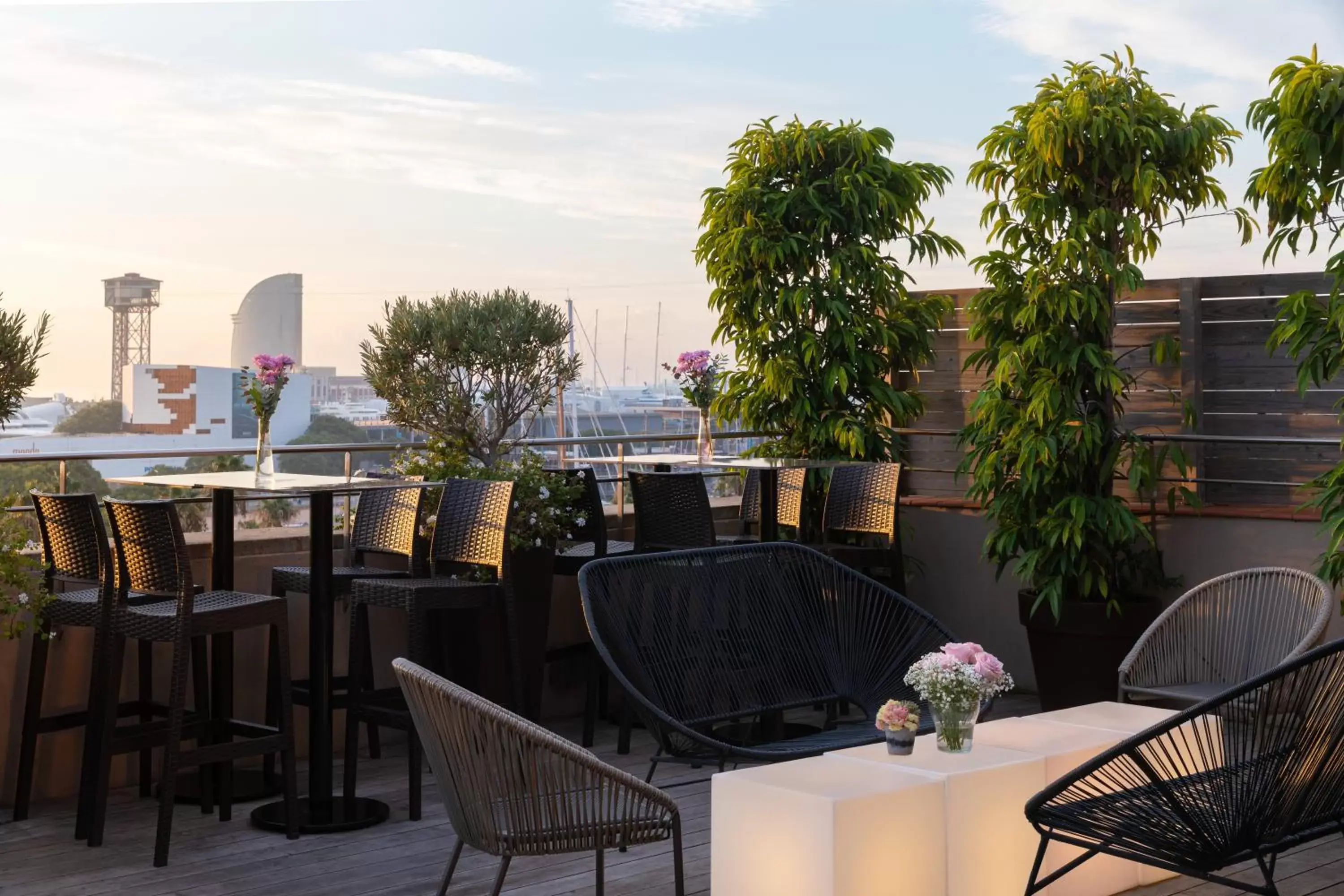 Area and facilities, Restaurant/Places to Eat in Duquesa Suites Barcelona
