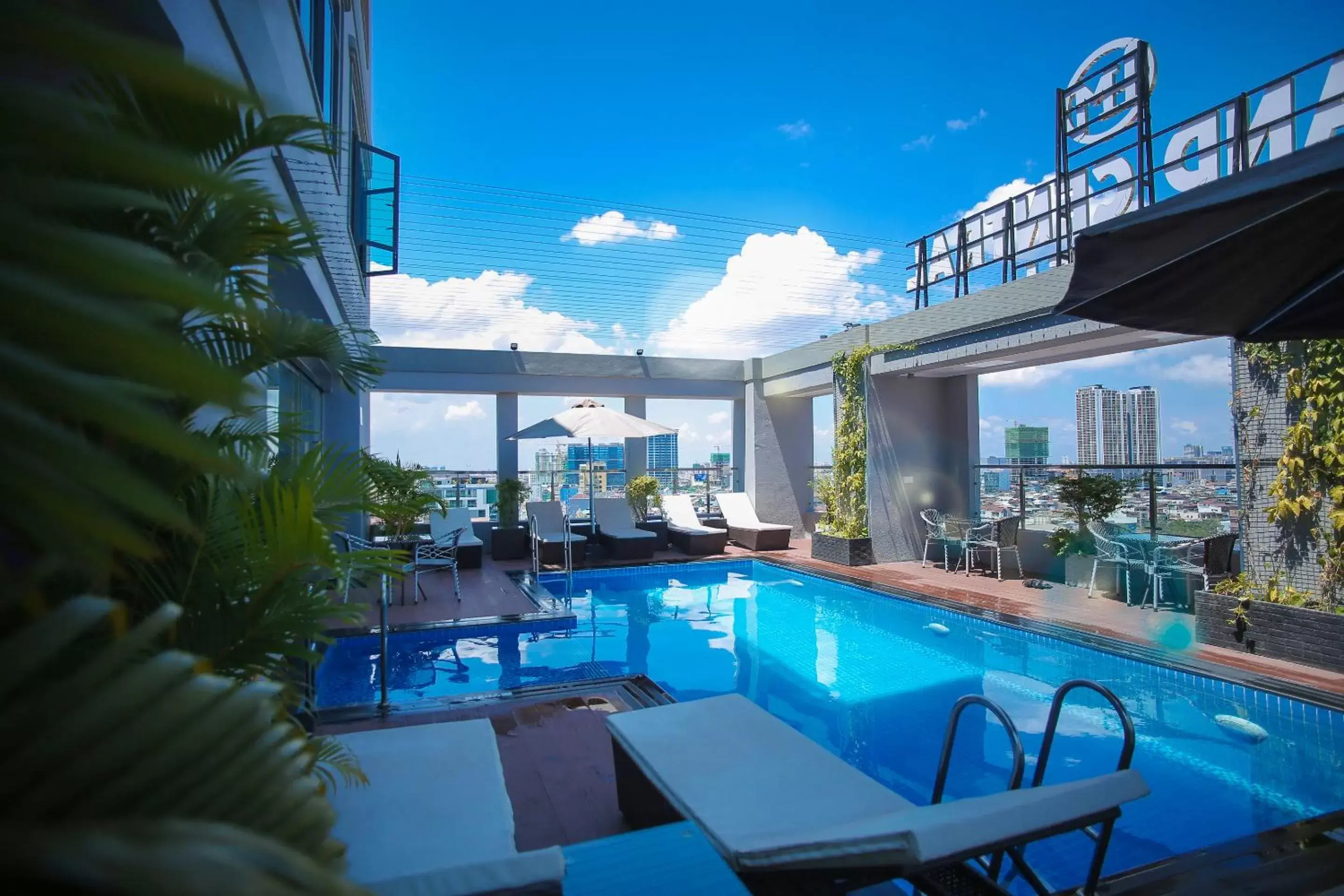 Swimming Pool in HM Grand Central Hotel