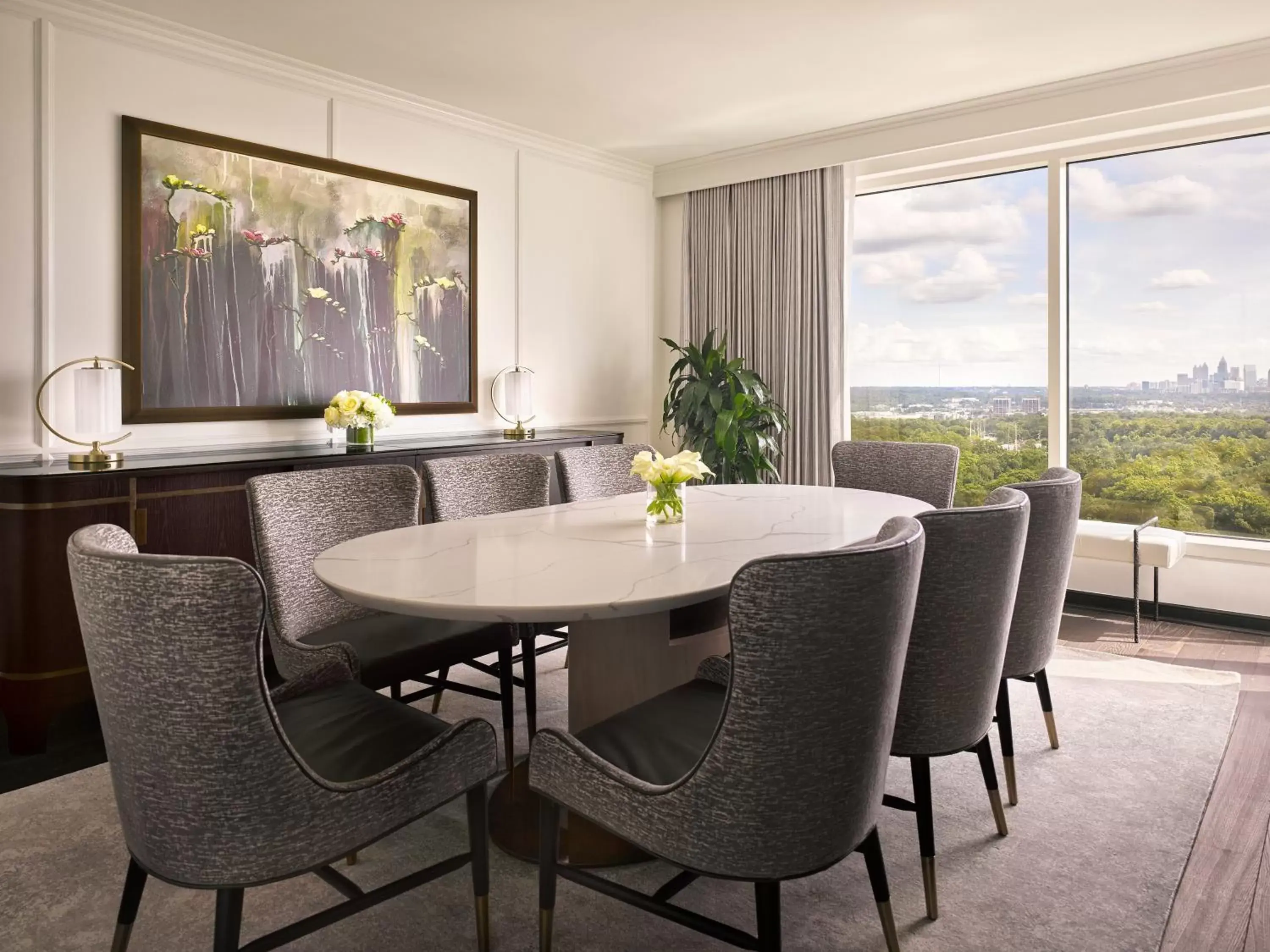 Photo of the whole room, Dining Area in InterContinental Buckhead Atlanta, an IHG Hotel