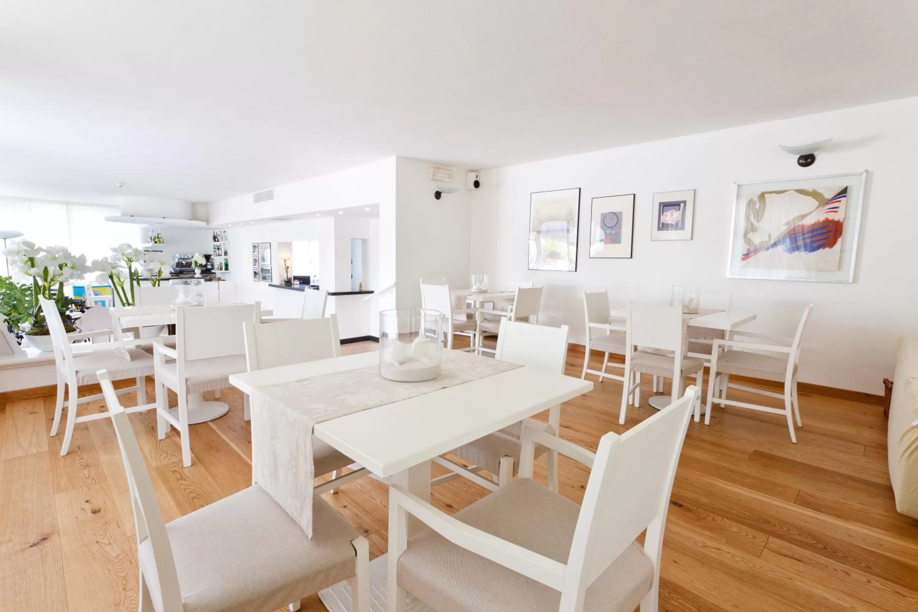 Communal lounge/ TV room in HG Hotel Il Settebello