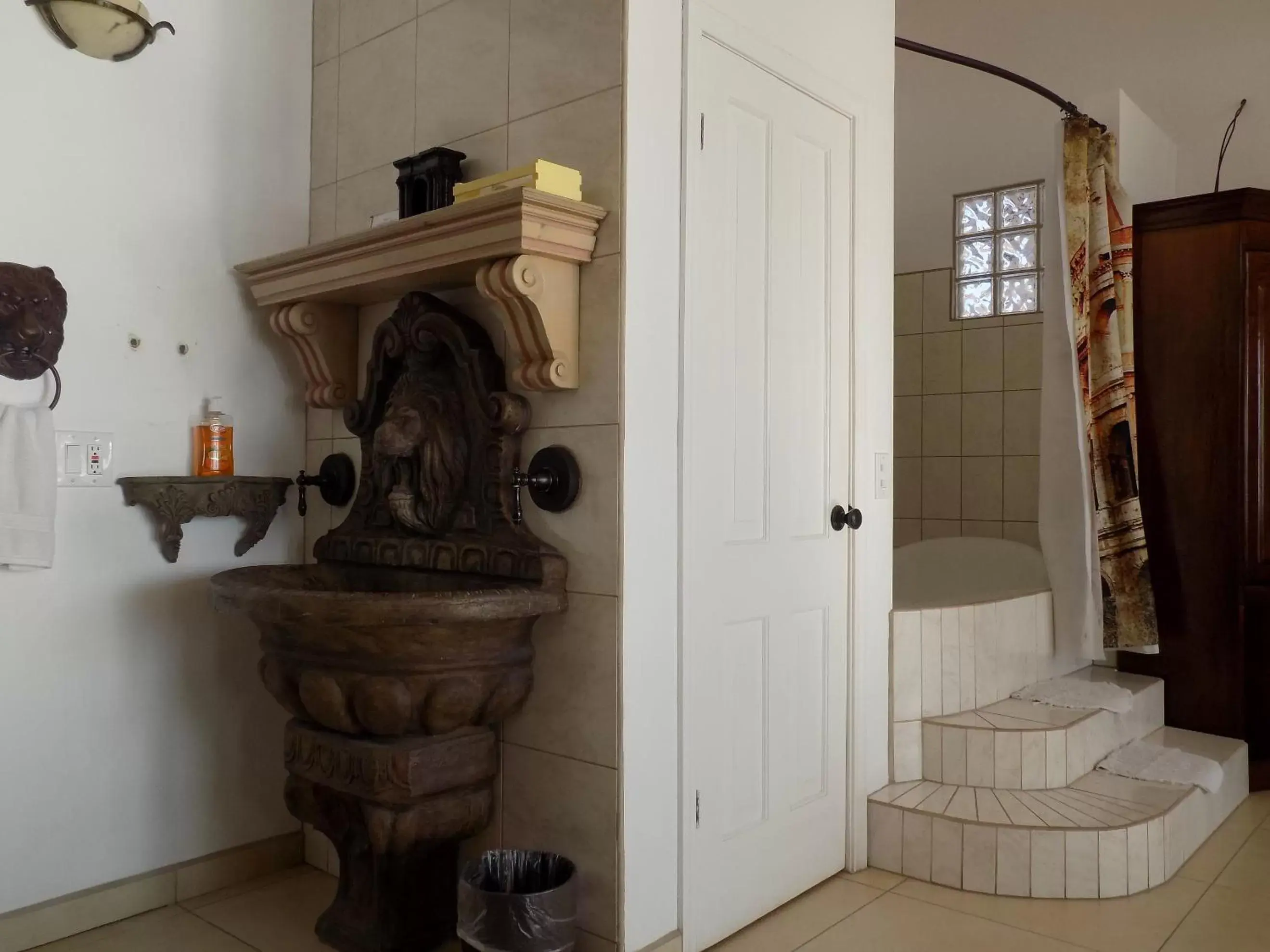 Bathroom in Poco Cielo Hotel