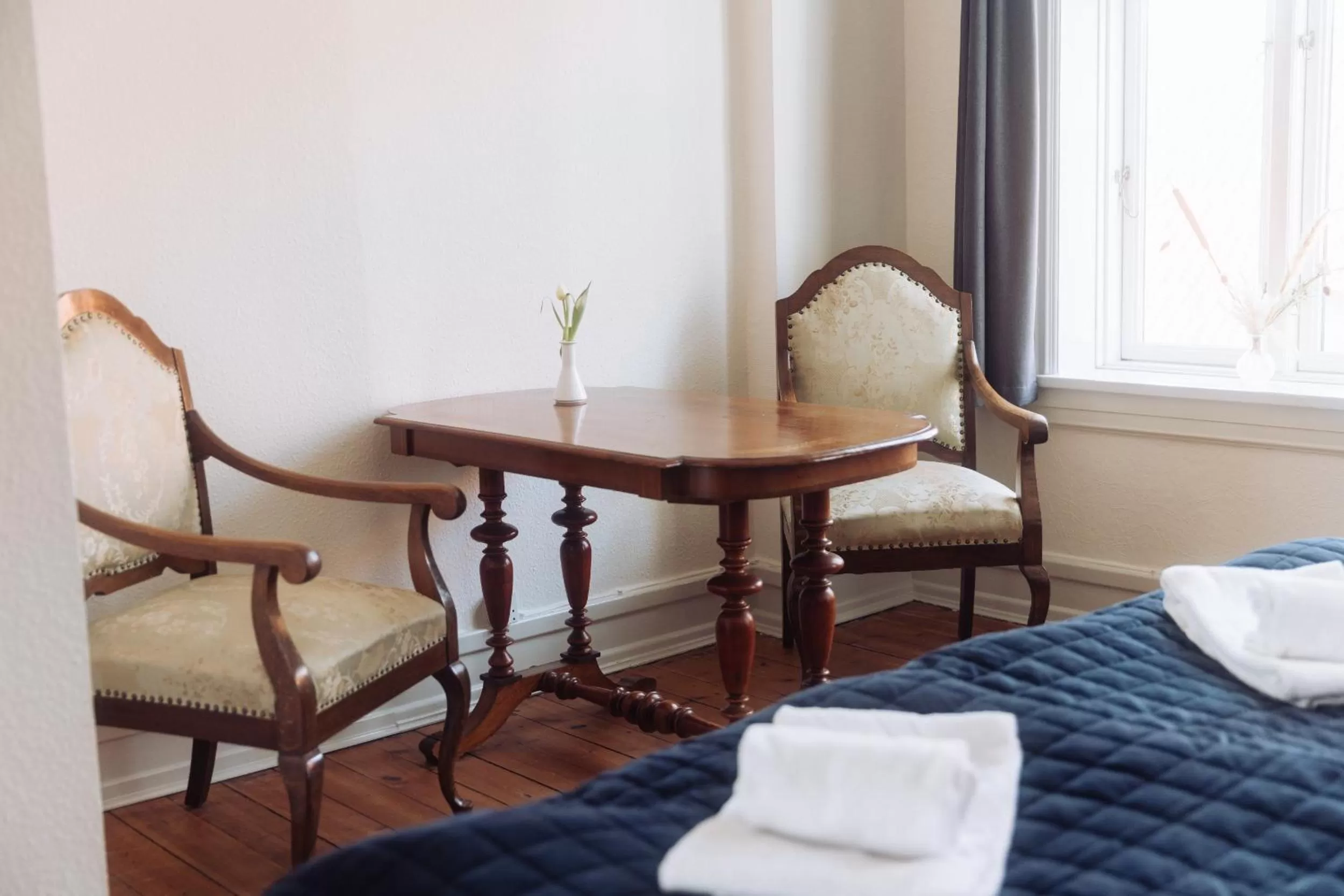 Living room, Bed in Hotel Lidenlund