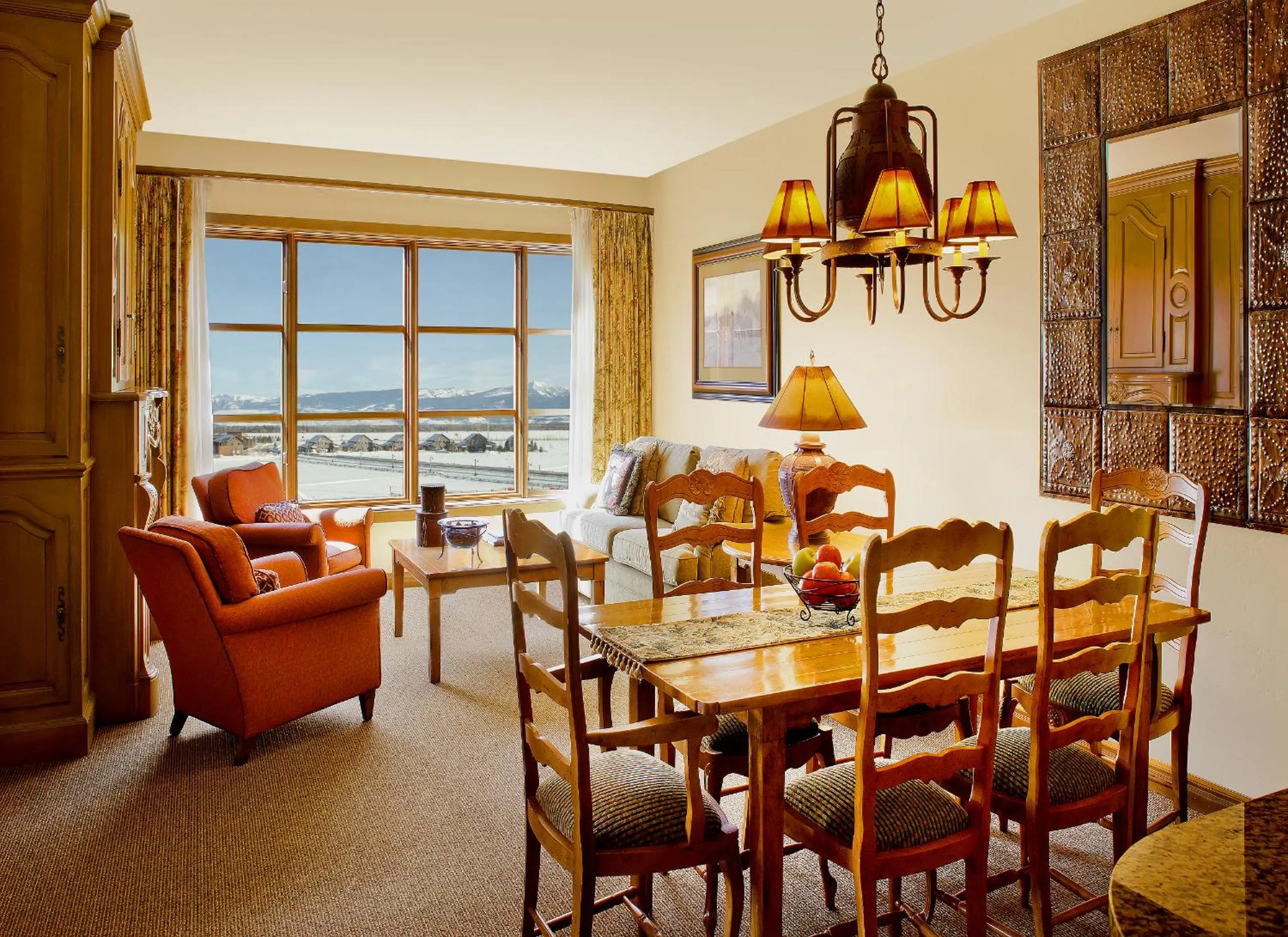 TV and multimedia in Snake River Lodge