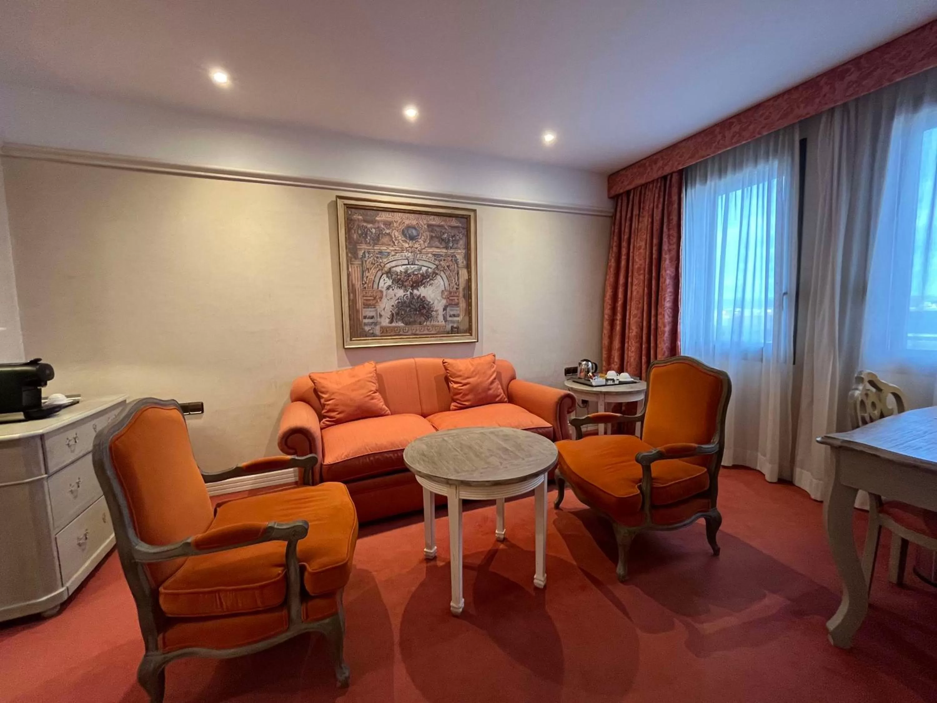 Living room in Best Western Premier CMC Girona