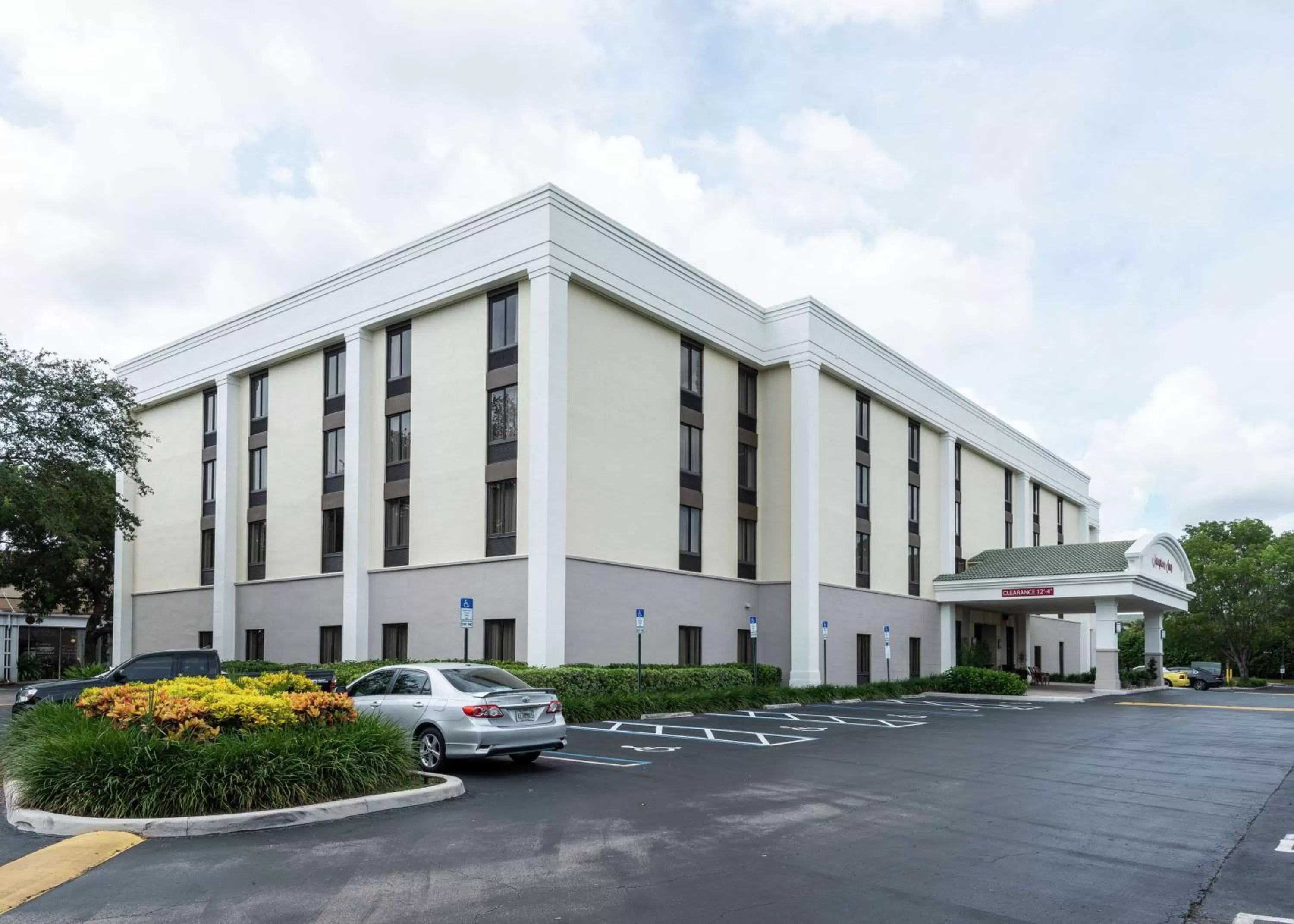 Property building in Hampton Inn Boca Raton