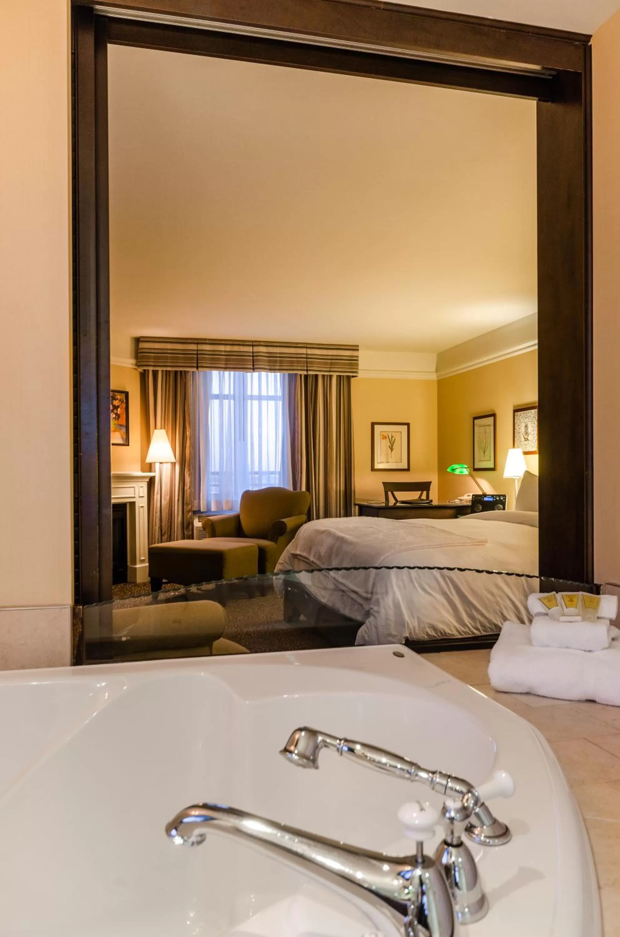 Bathroom, Bed in Le St-Martin Hotel & Suites