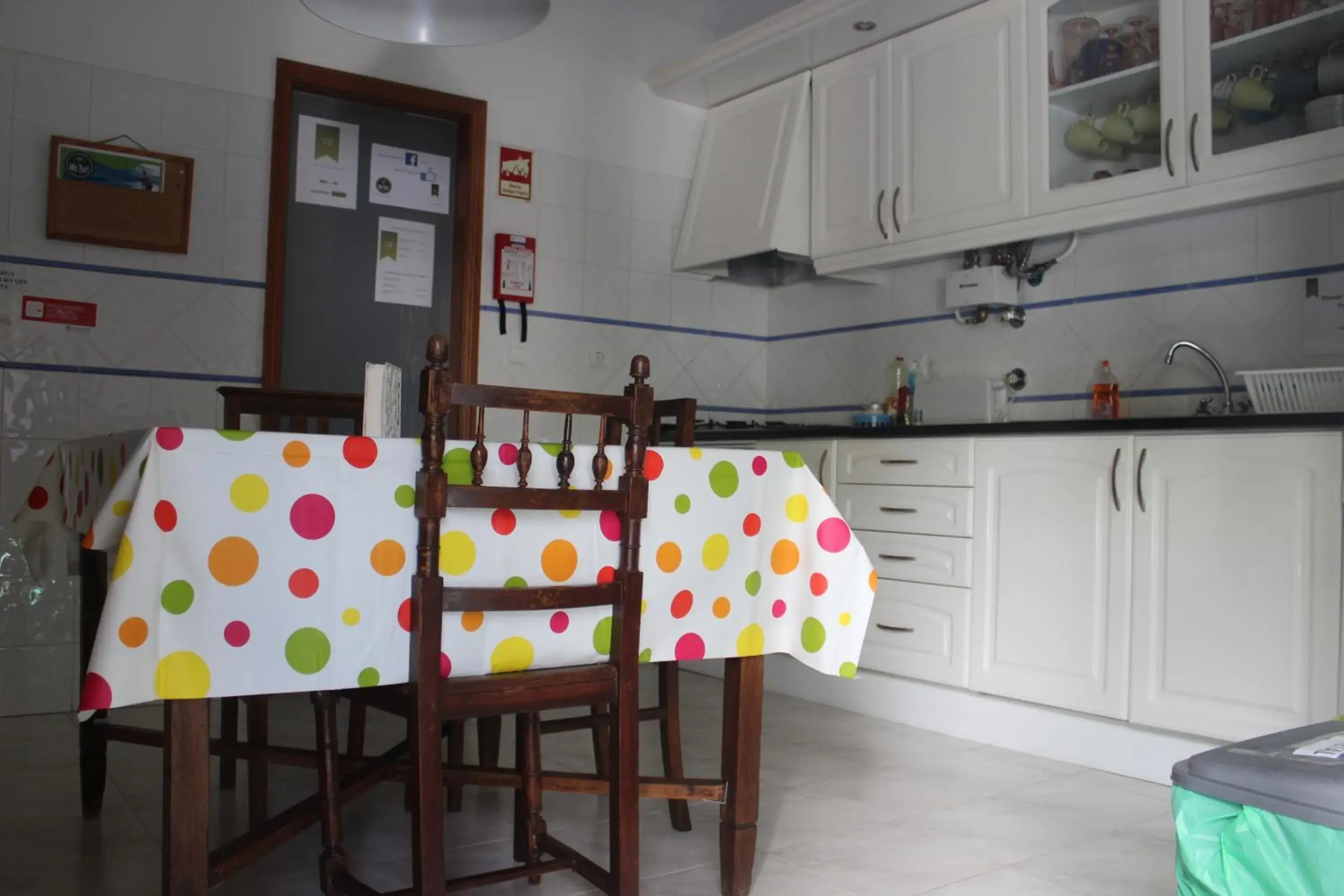 Kitchen or kitchenette, Dining Area in Ericeira Chill Hill Hostel & Private Rooms