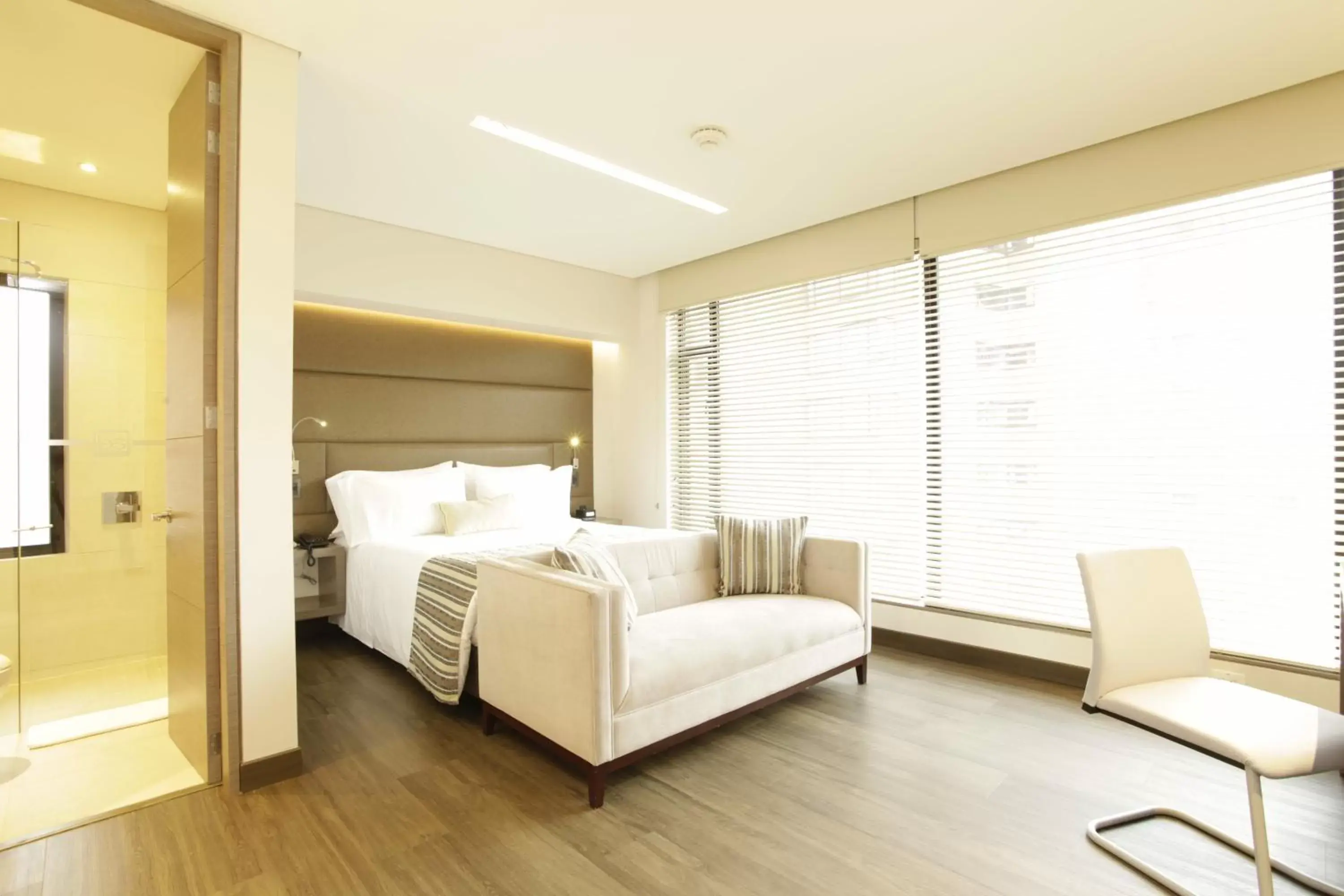 Bedroom in bs Rosales Hotel