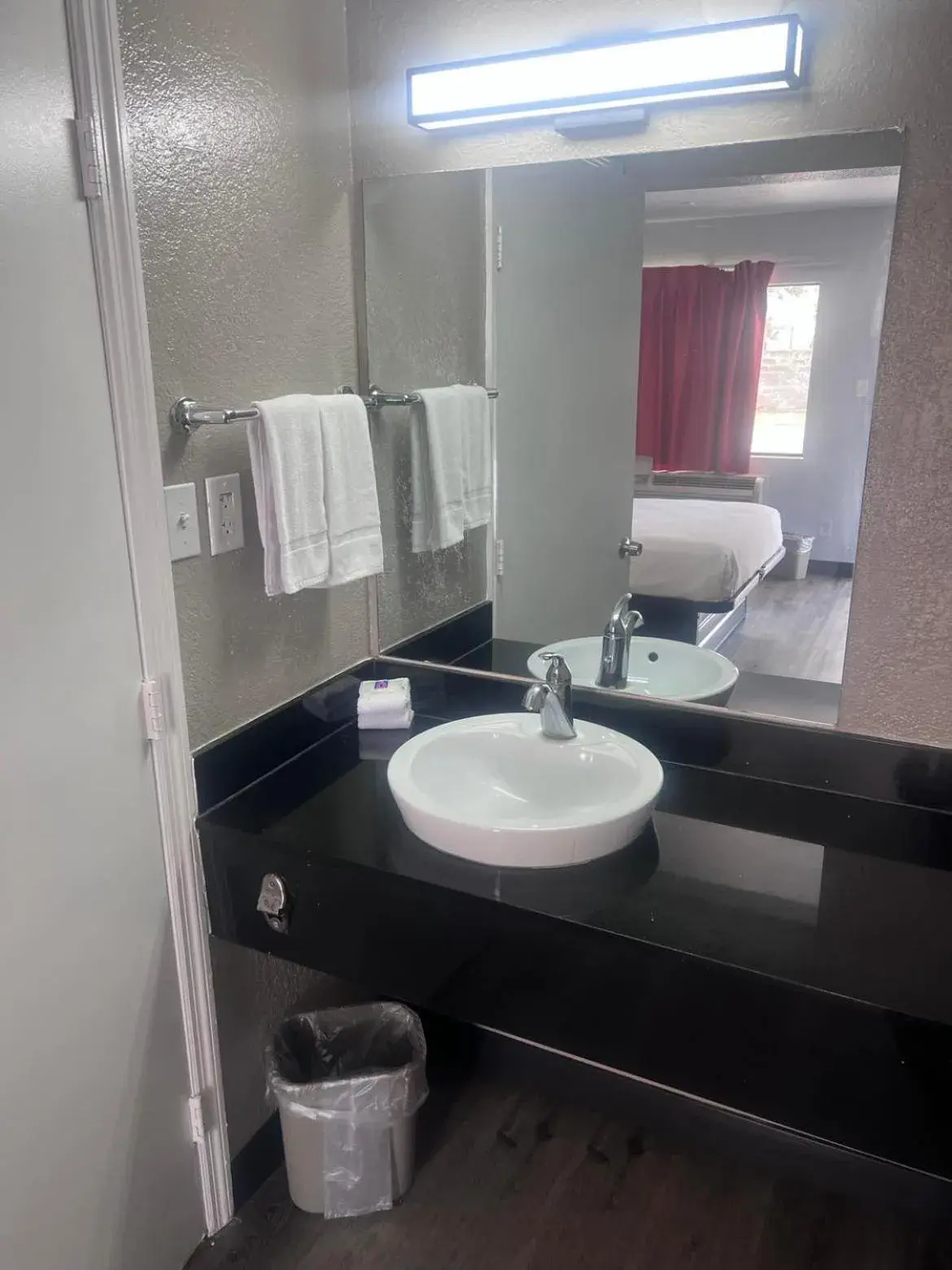Bathroom in Motel 6-Orlando, FL - Winter Park