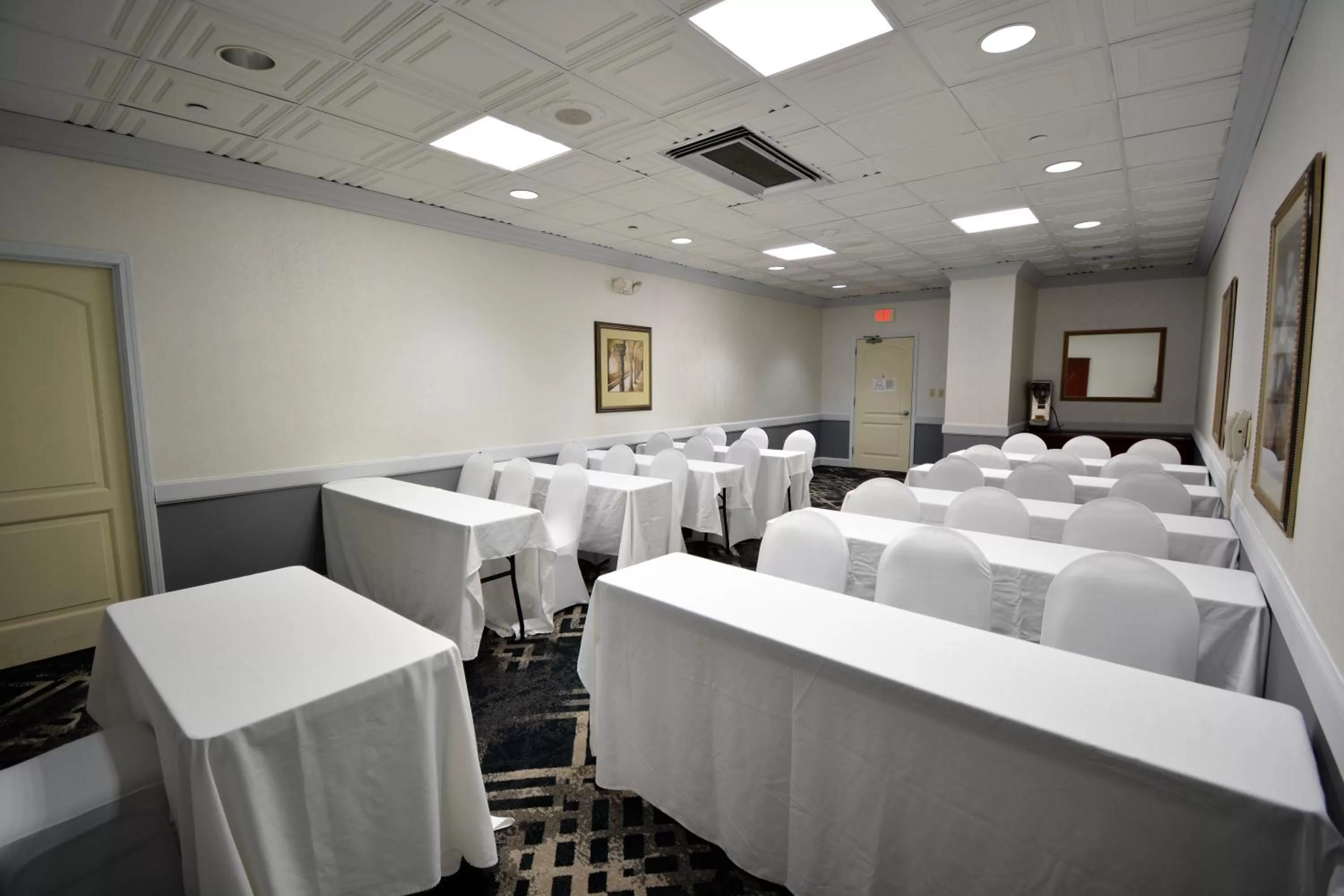 Meeting/conference room in Holiday Inn Hazlet by IHG