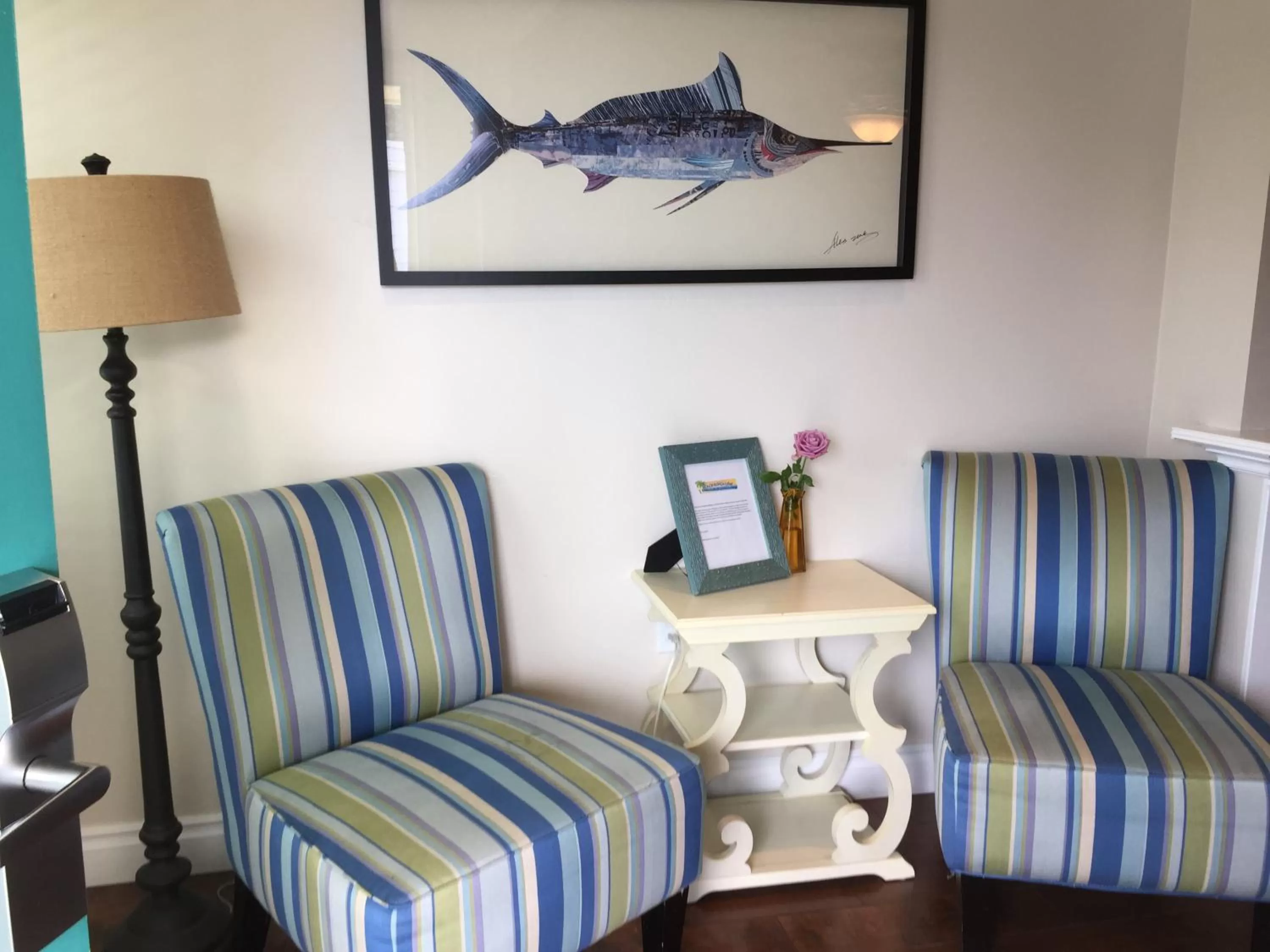 Seating area in Beach Bungalow Inn and Suites