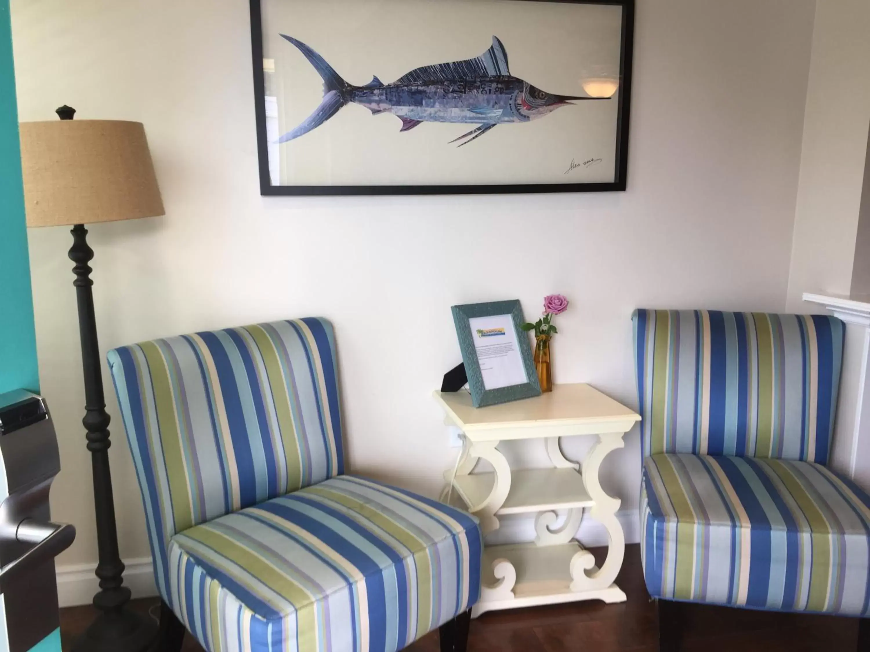 Seating Area in Beach Bungalow Inn and Suites