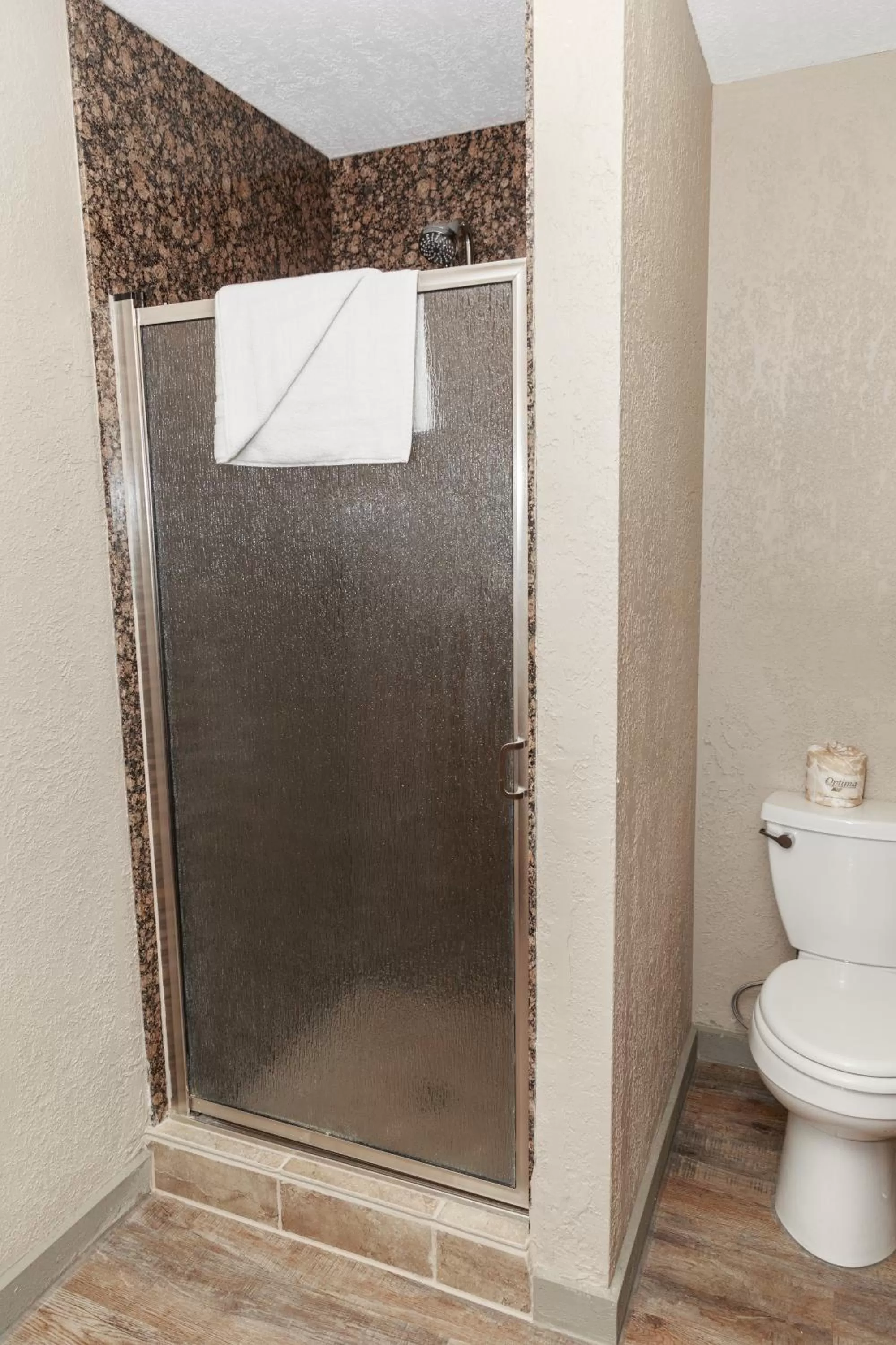 Bathroom in Aarchway Inn