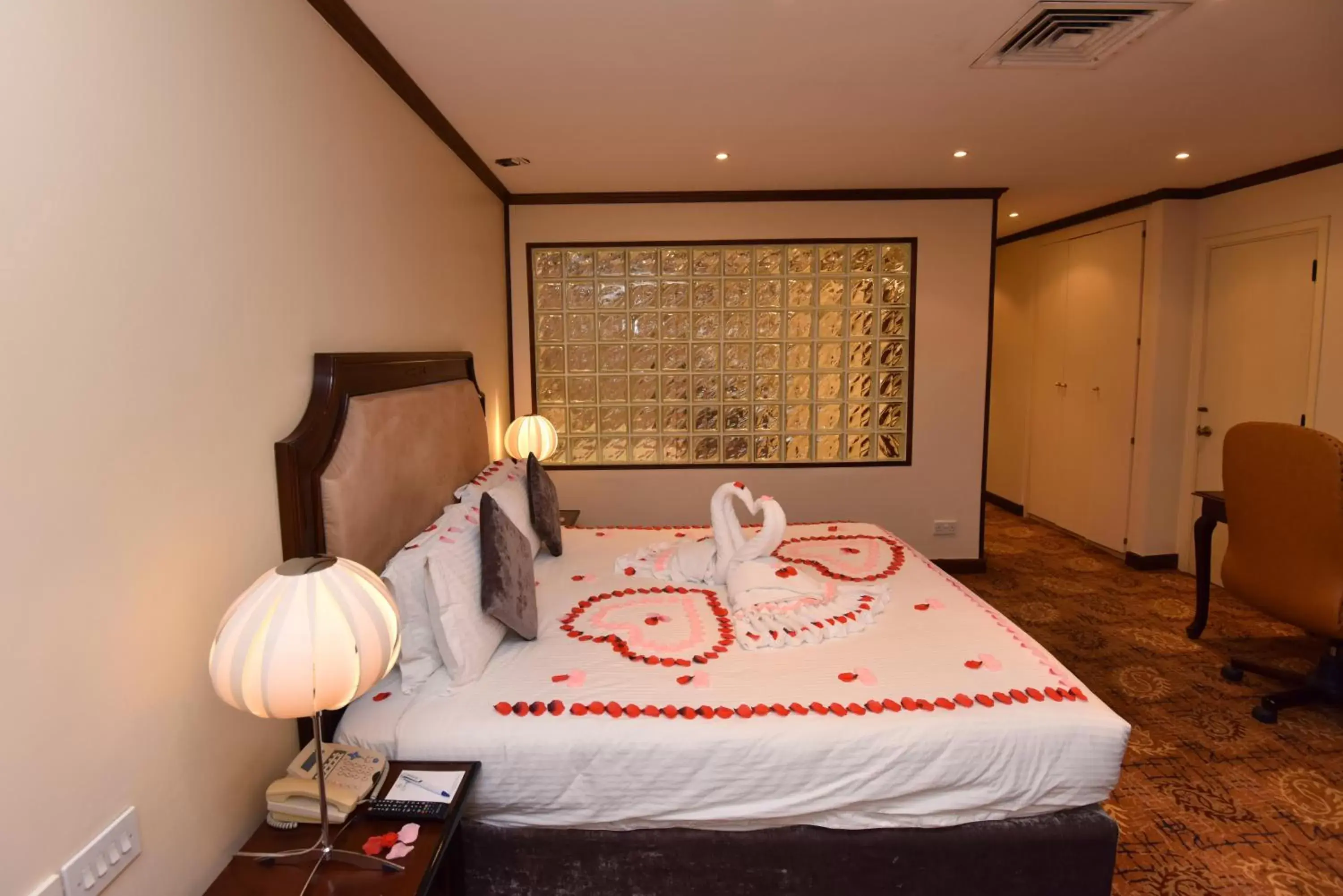 Bedroom, Bed in Inn & Go Kuwait Plaza