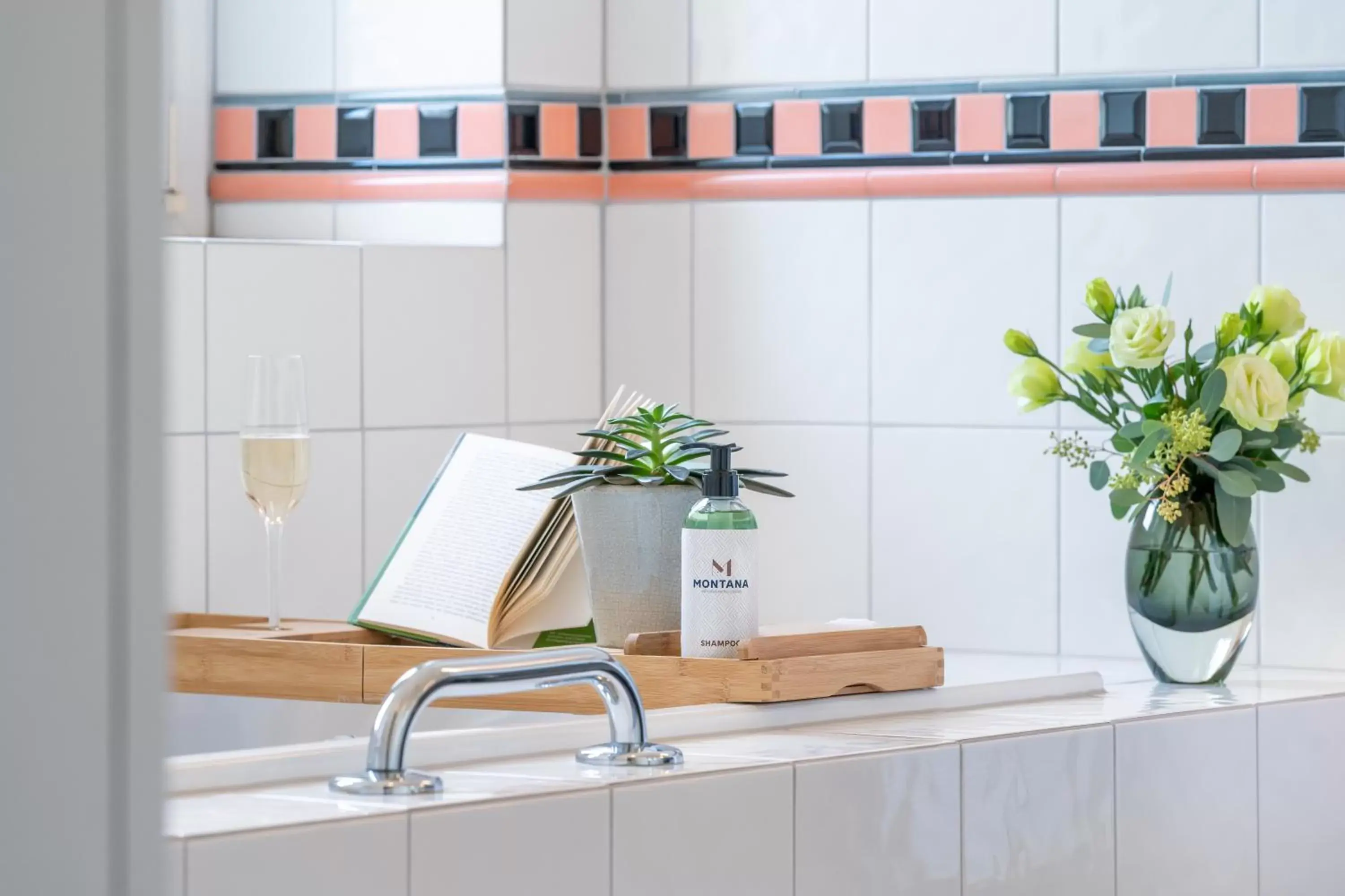 Bathroom, Kitchen/Kitchenette in Art Deco Hotel Montana Luzern