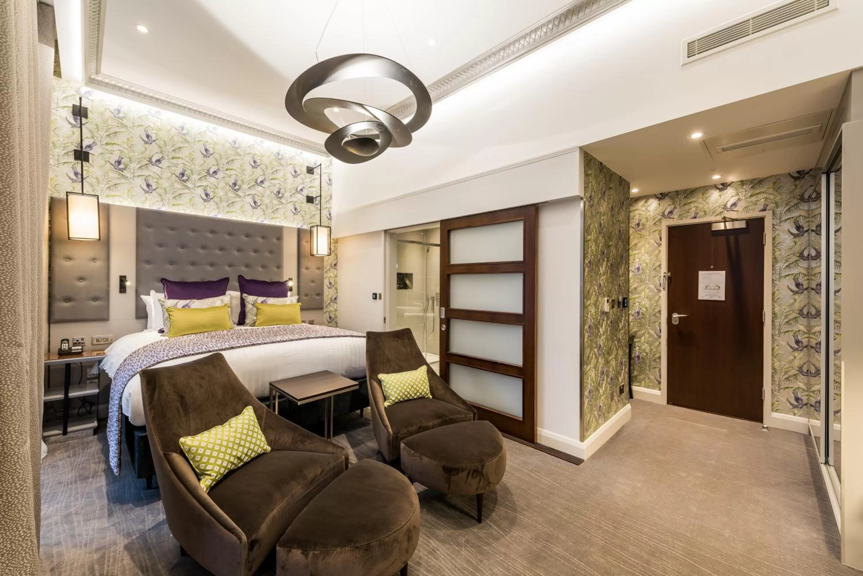 Photo of the whole room, Bed in Mercure London Hyde Park Hotel