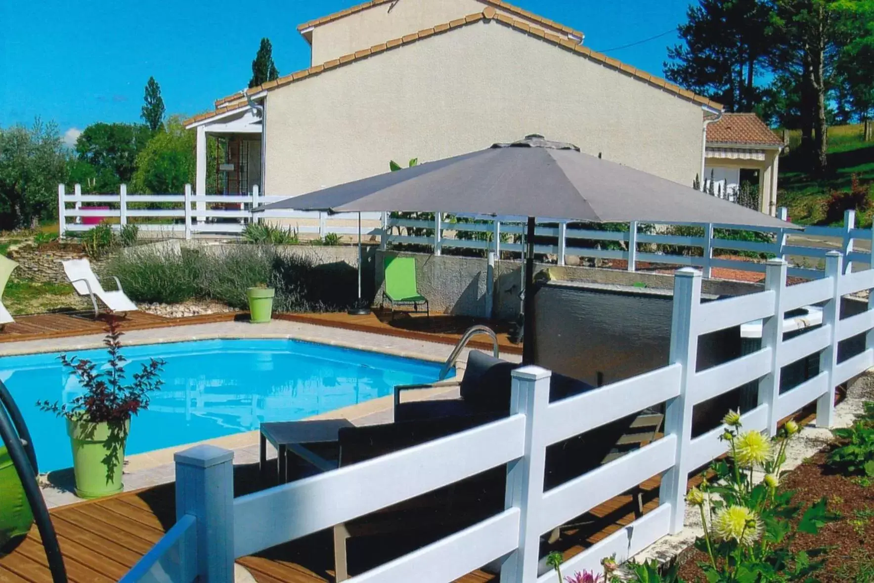 Swimming Pool in chambre d'hotes a nérac