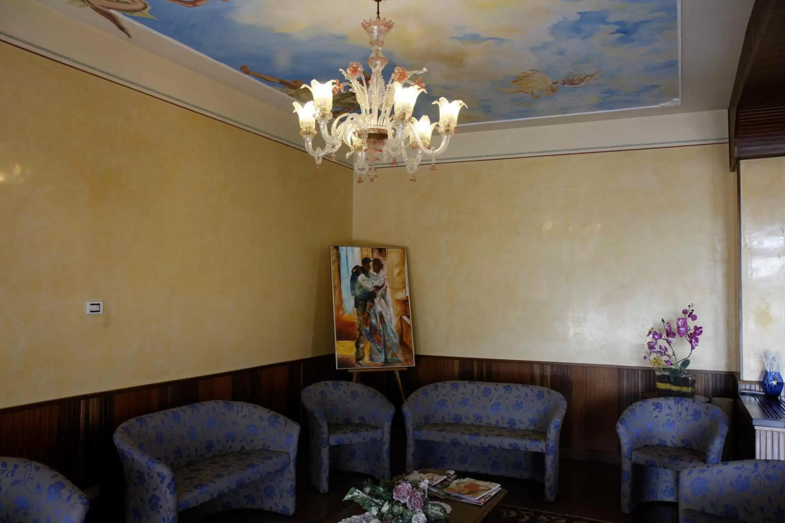 Communal lounge/ TV room, Seating Area in Hotel Bracco