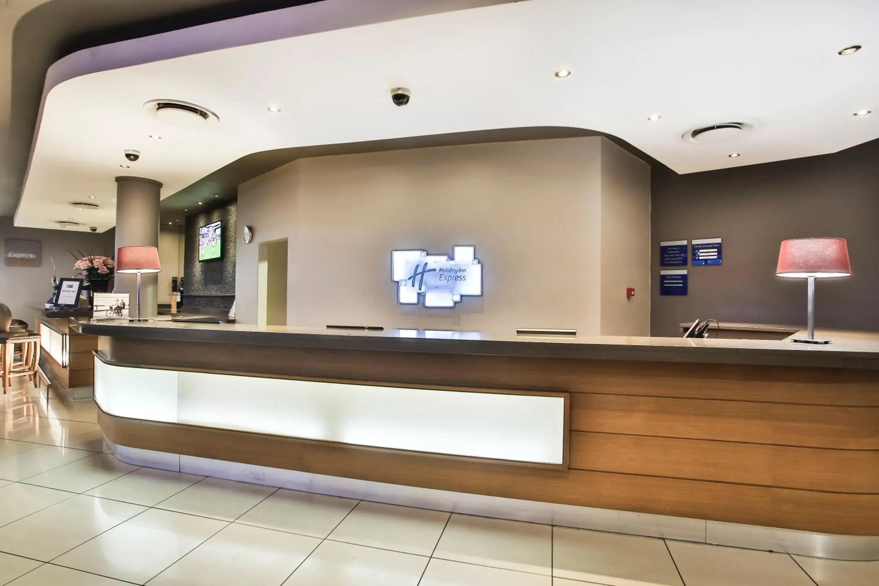 Property building, Lobby/Reception in Holiday Inn Express Sandton-Woodmead, an IHG Hotel