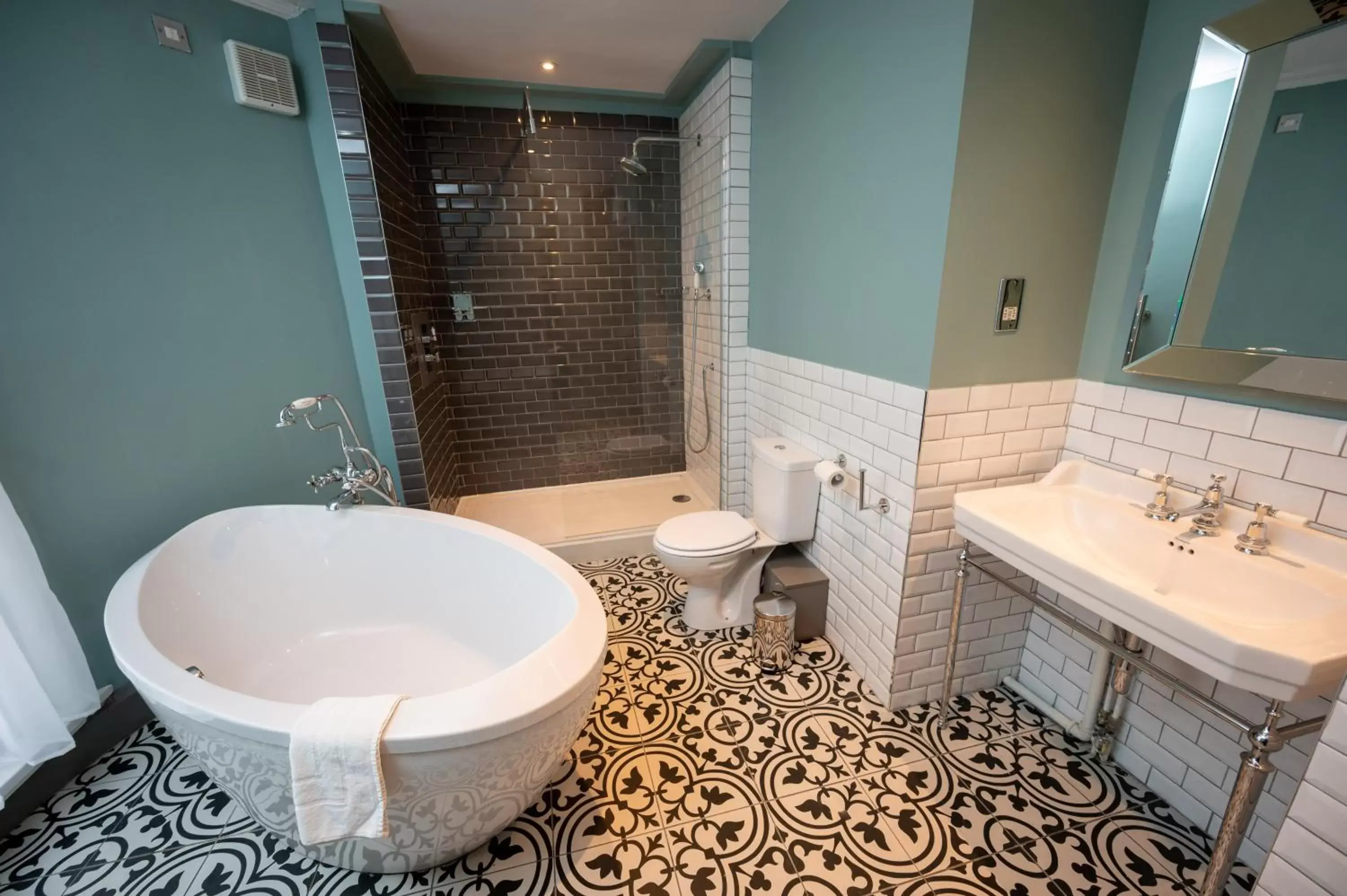 Bathroom in Riverside Hotel by Chef & Brewer Collection