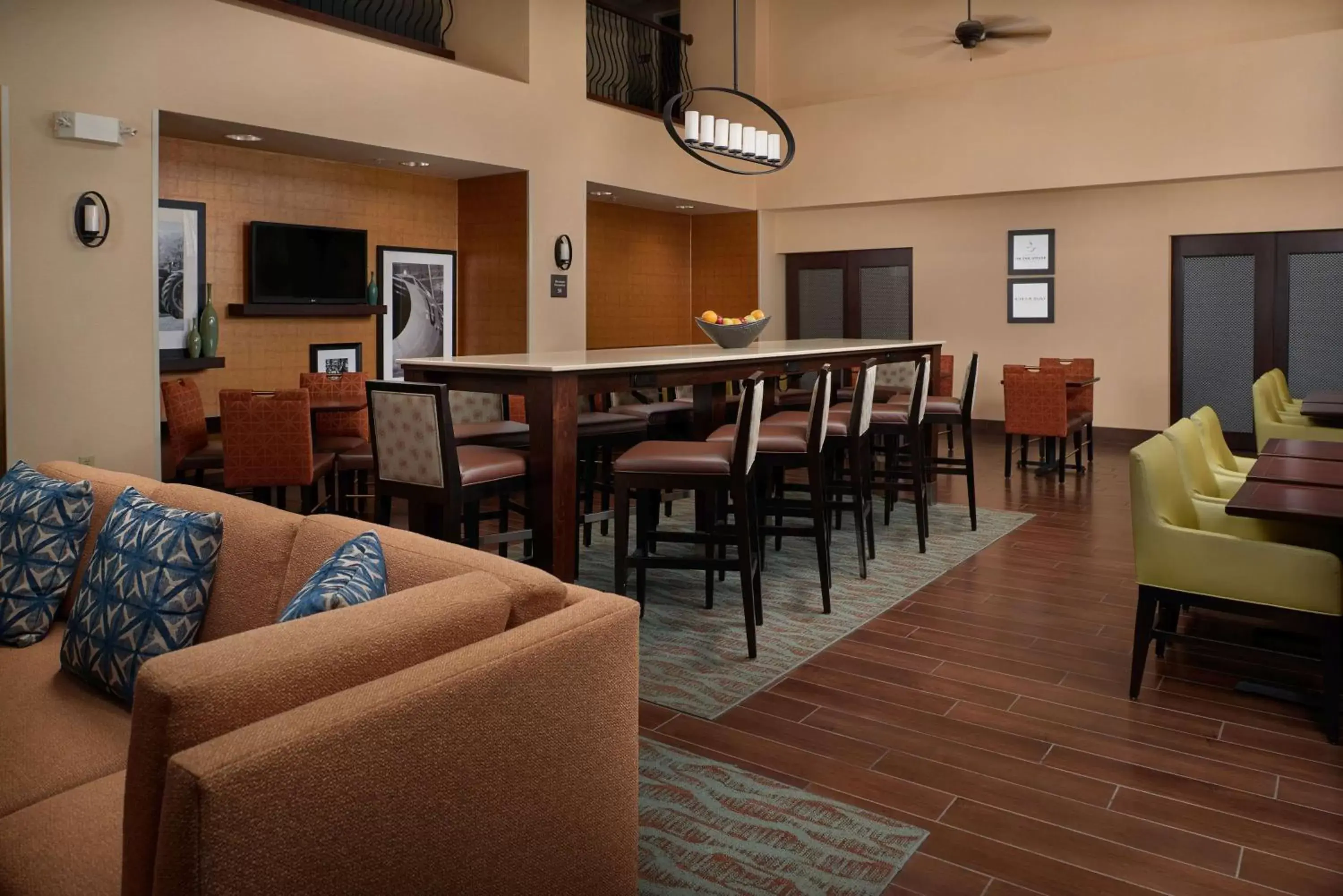 Lobby or reception in Hampton Inn & Suites Rogers