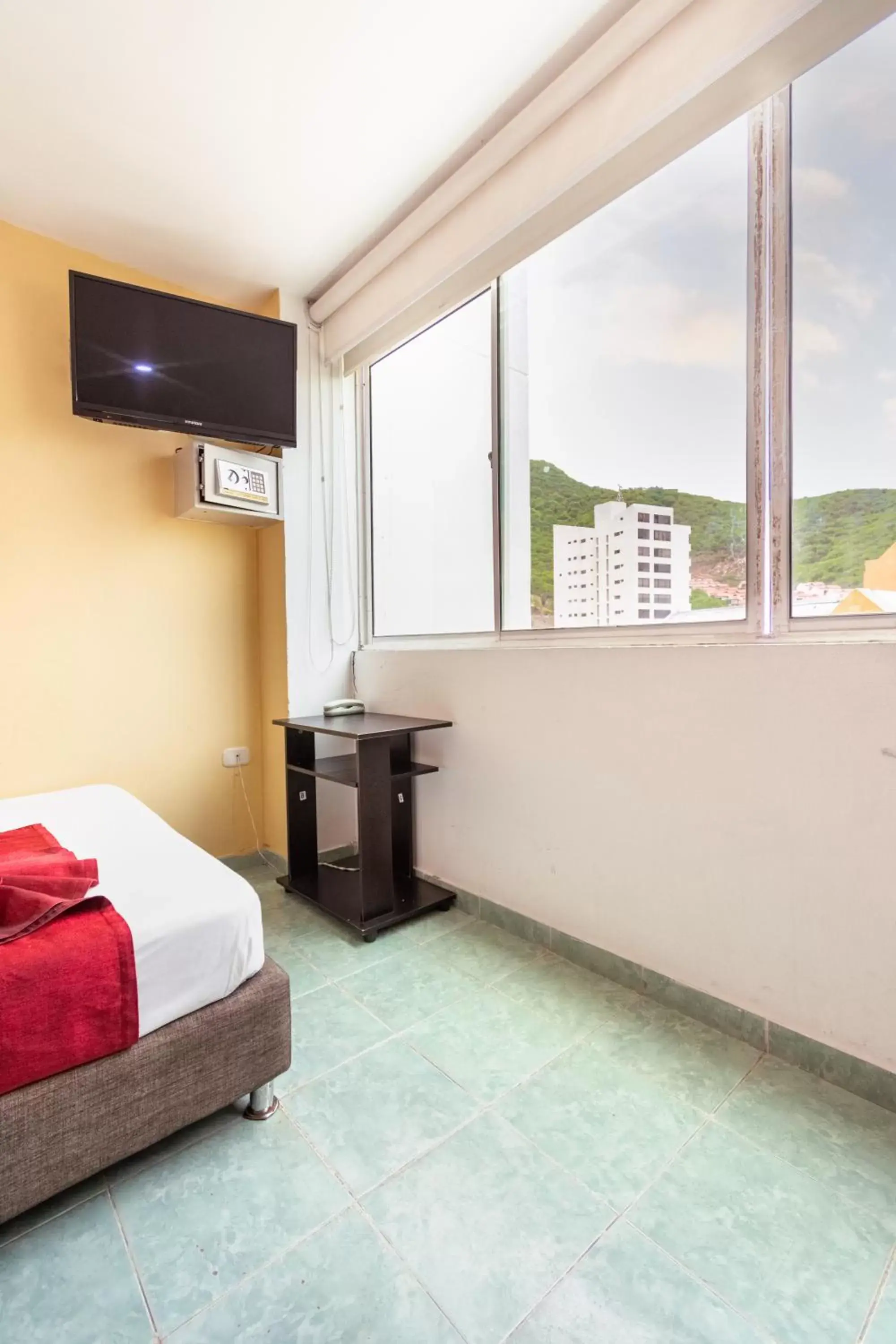 Bedroom, TV/Entertainment Center in Hotel Portobahia Santa Marta Rodadero