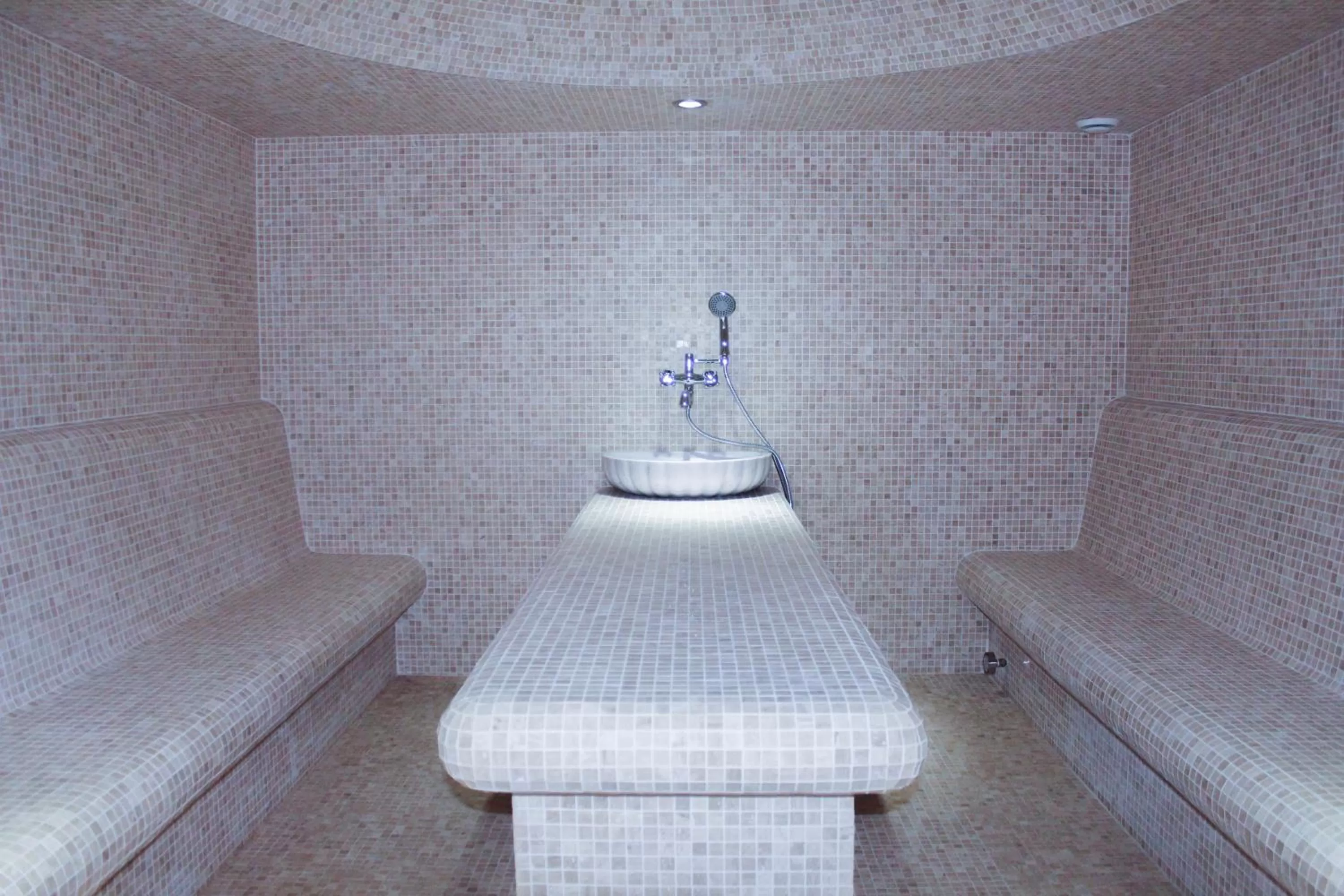 Steam room, Bed in Familion ApartHotel