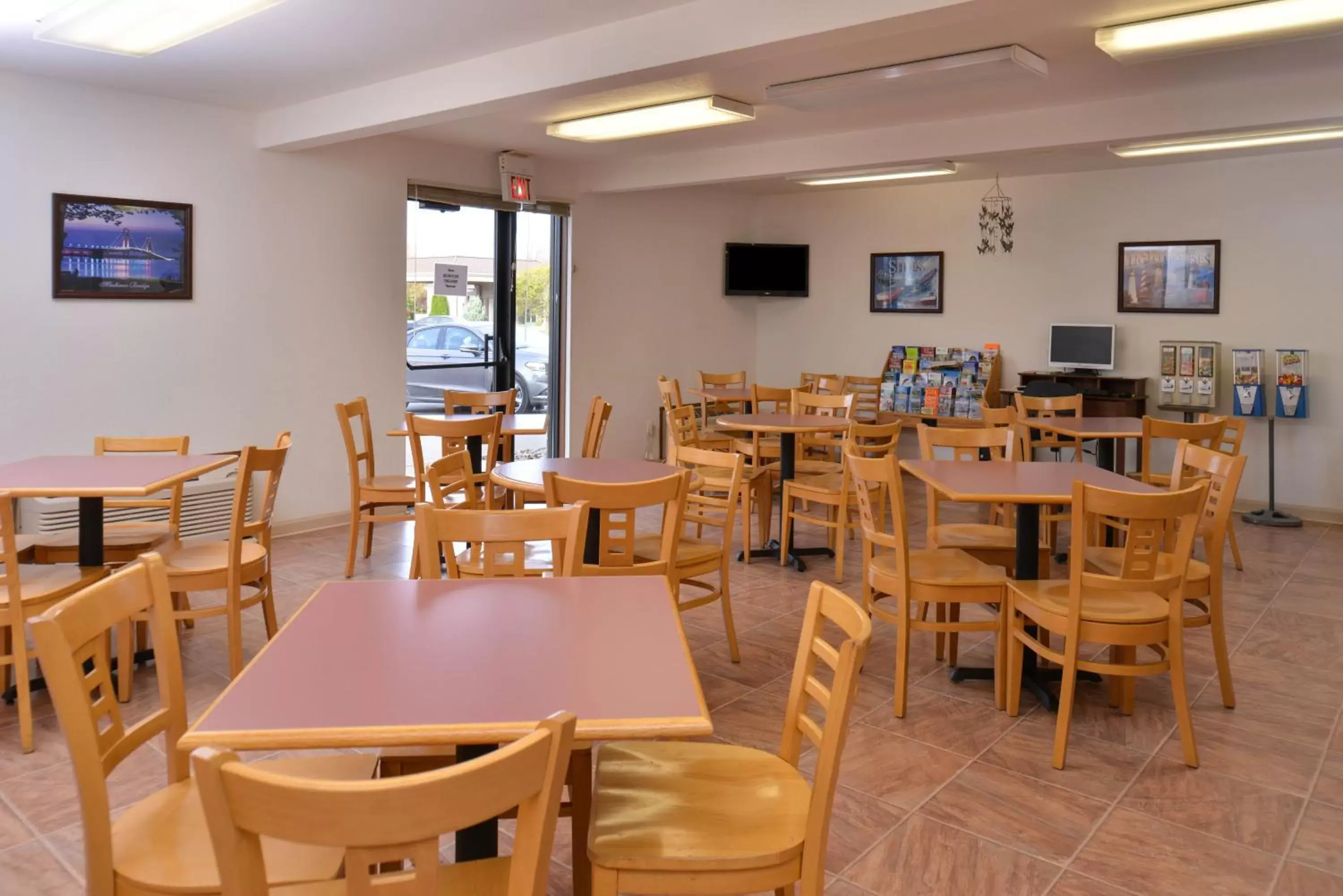 Food and drinks in Americas Best Value Inn & Suites-Birch Run Food and drinks in Americas Best Value Inn & Suites-Birch Run