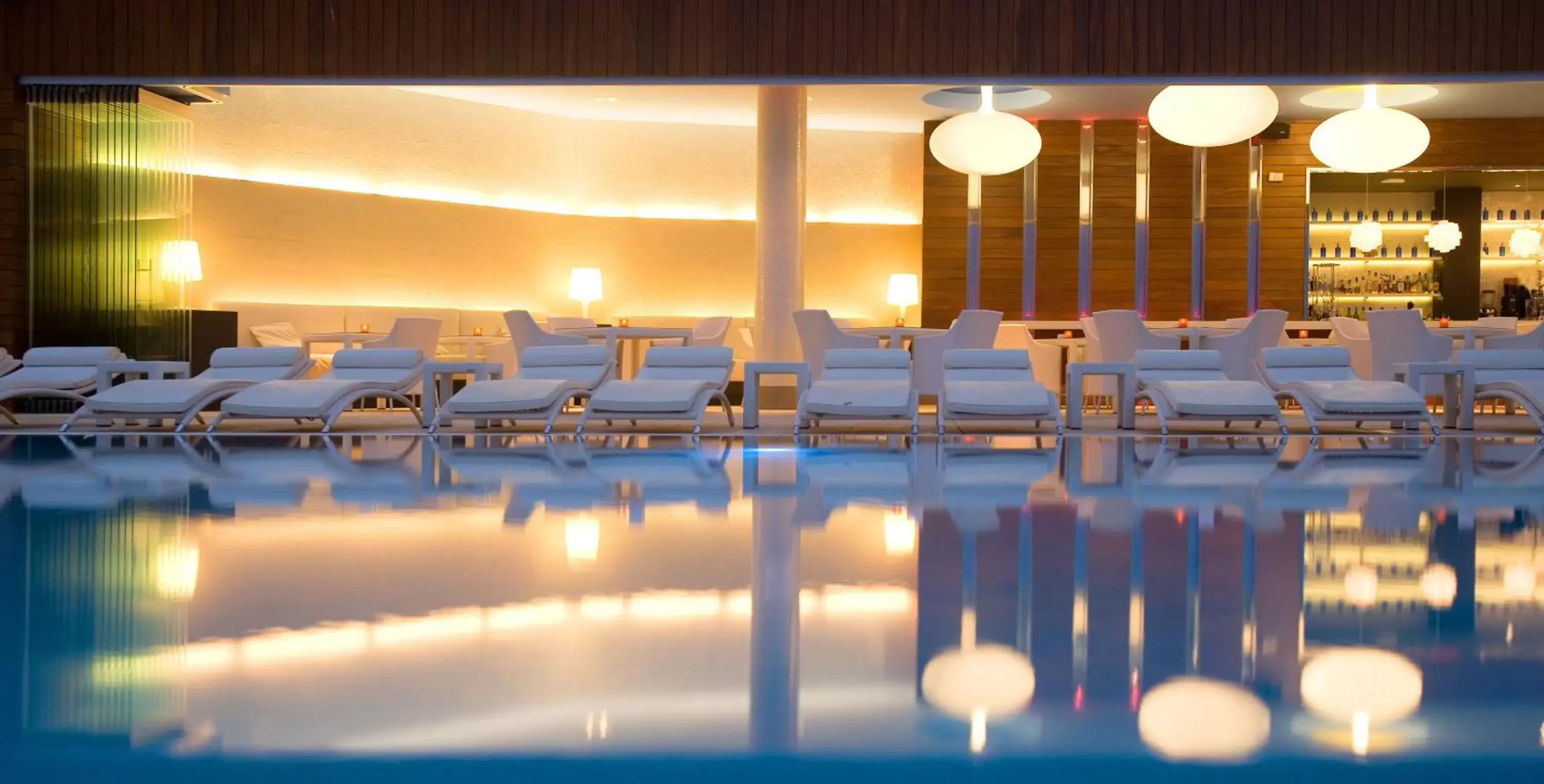 Swimming Pool in Gran Hotel Sol y Mar - Adults Experience