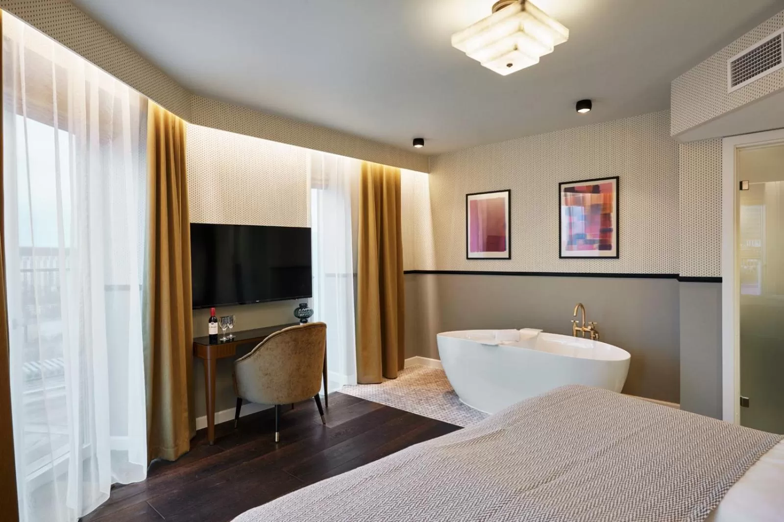 Bath, Bed in WIDE Hotel