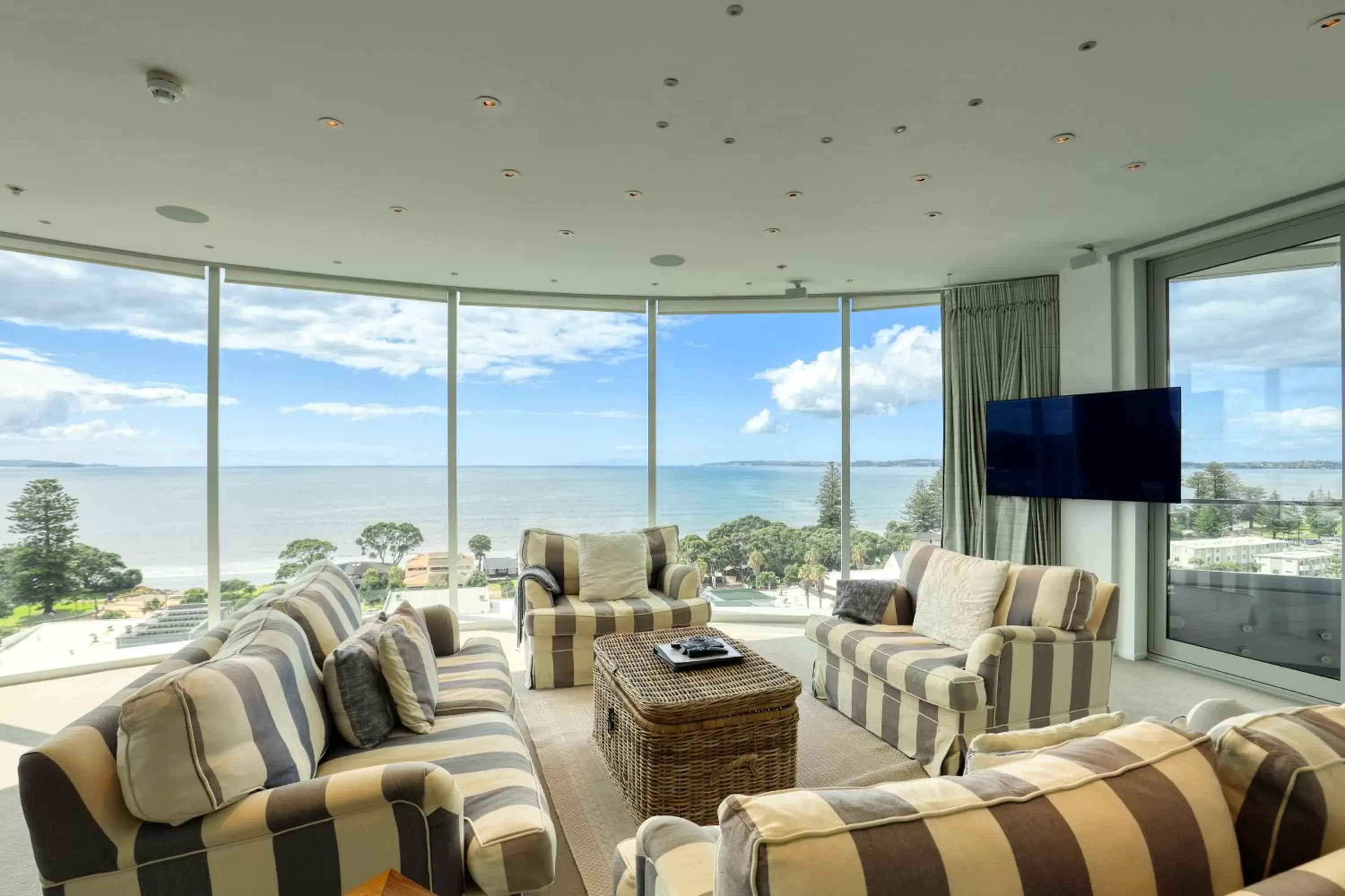 Sea view, Seating Area in Ramada Suites by Wyndham Nautilus Orewa