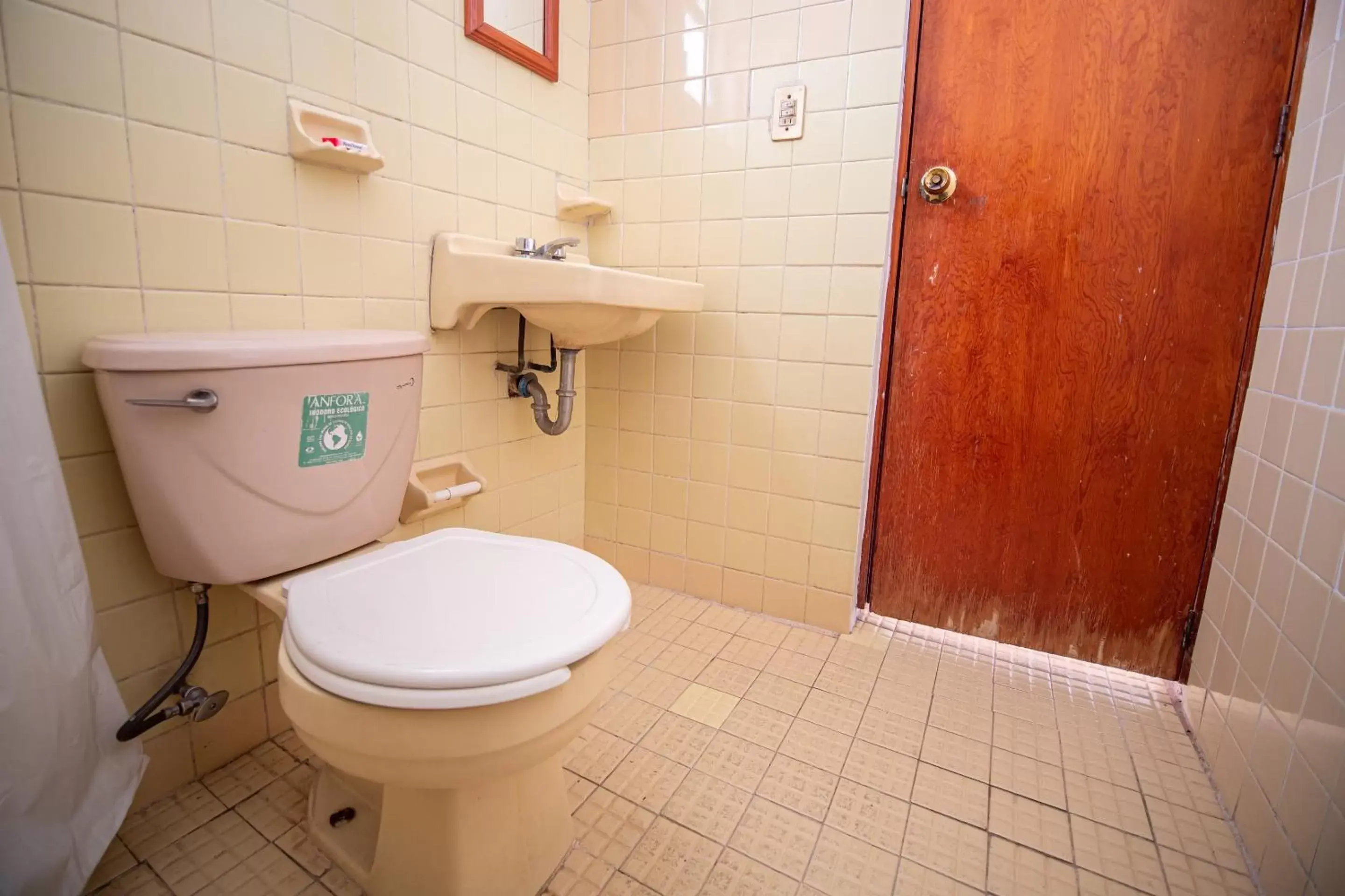 Bathroom in OYO Hotel Arena Surf, Puerto Escondido