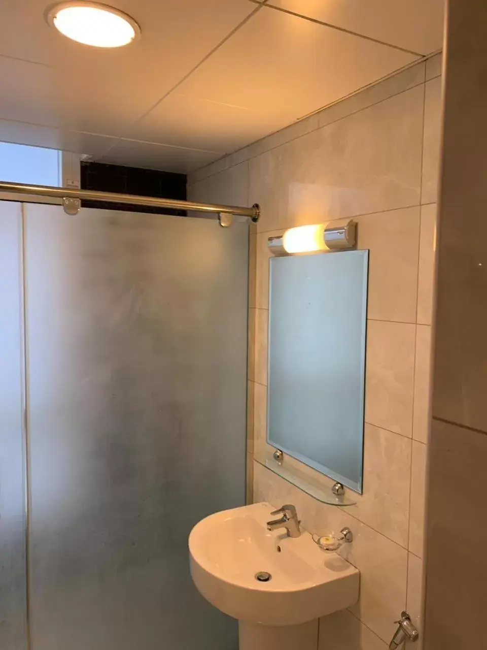 Bathroom in Paragon Hotel Apartments