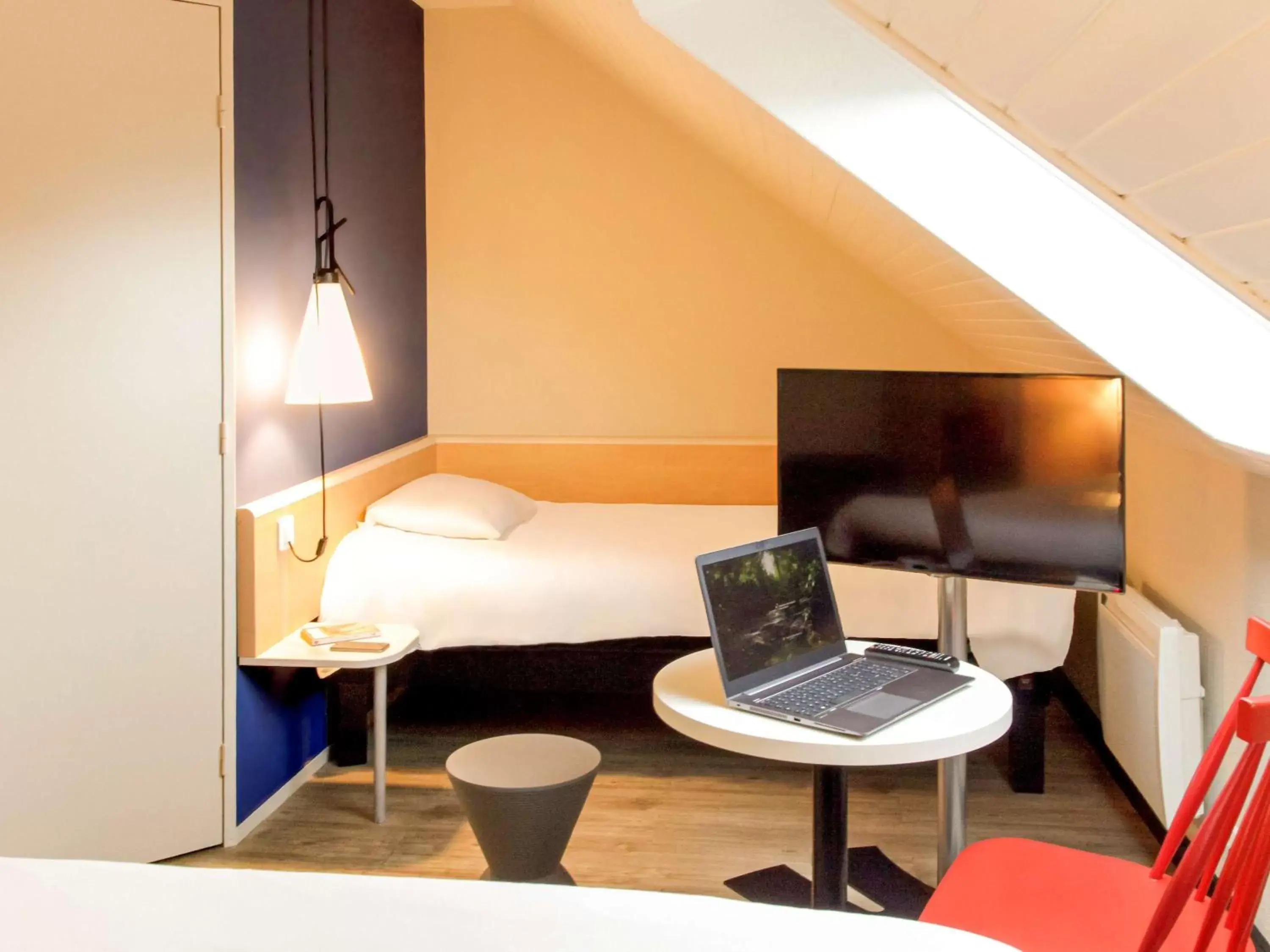 Photo of the whole room, Bed in ibis Brest Kergaradec