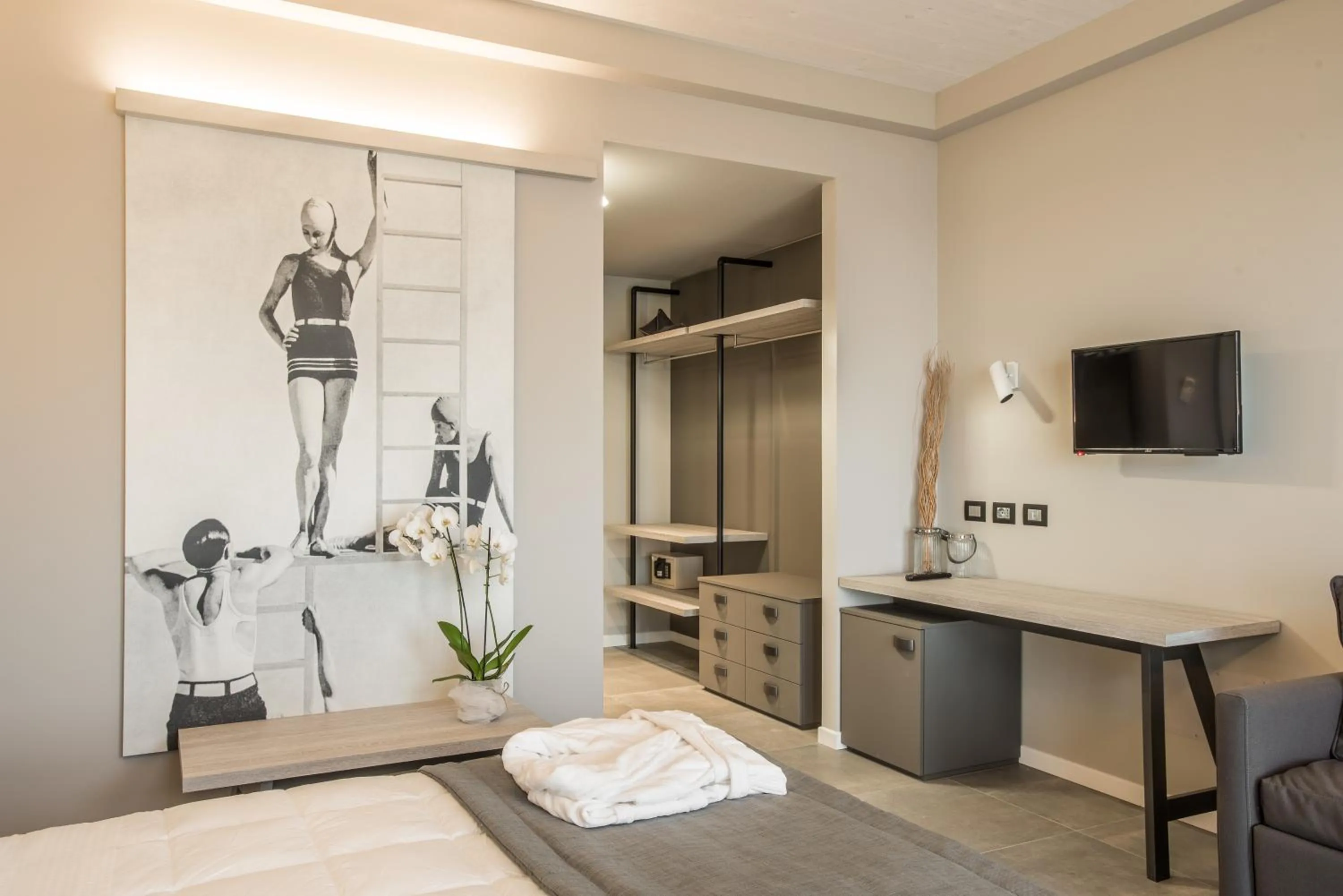 Decorative detail, Bed in Nautilus Family Hotel