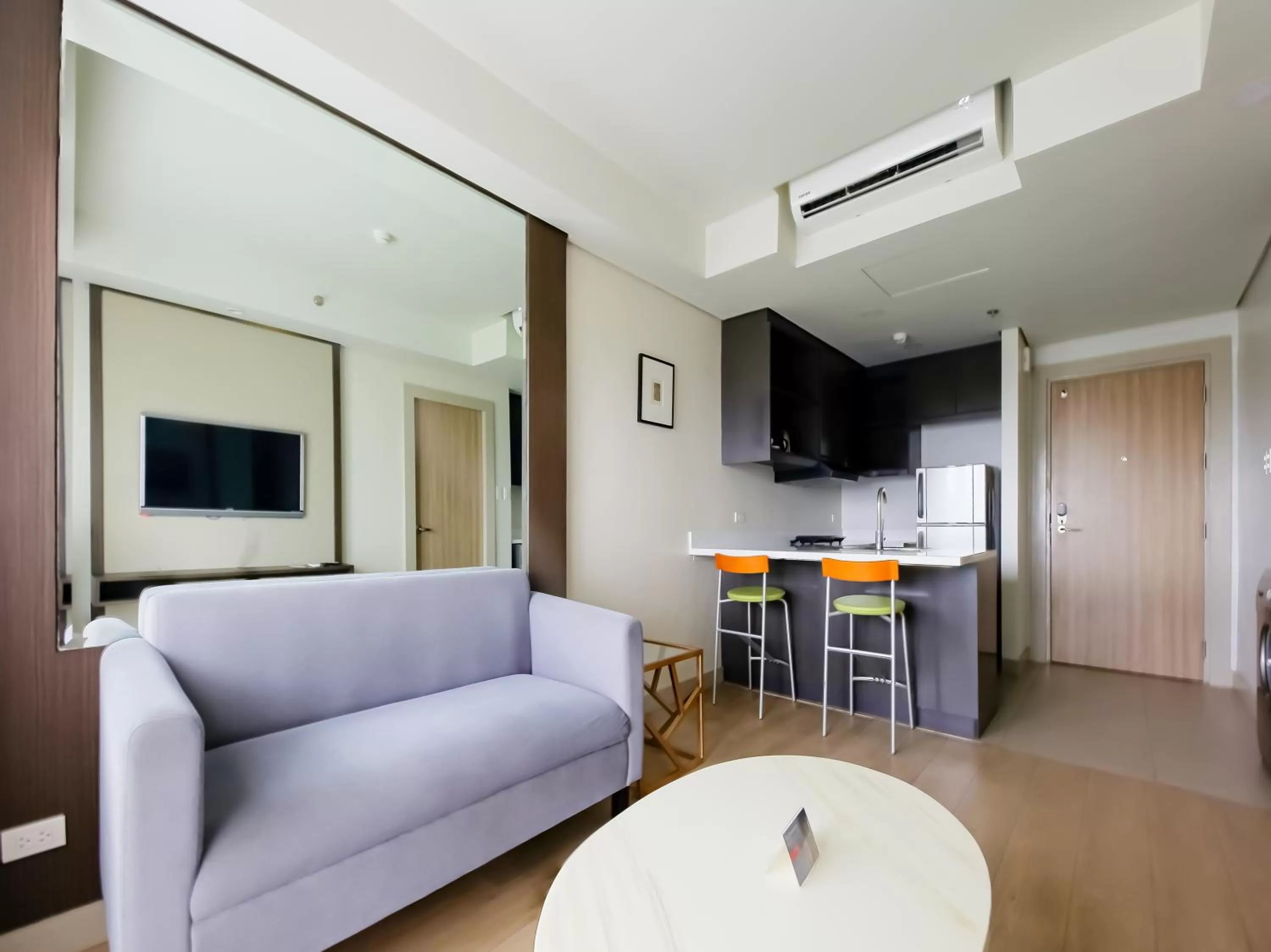Living room, Seating Area in Capital O 804 The Residences at Bonifacio Civic Center