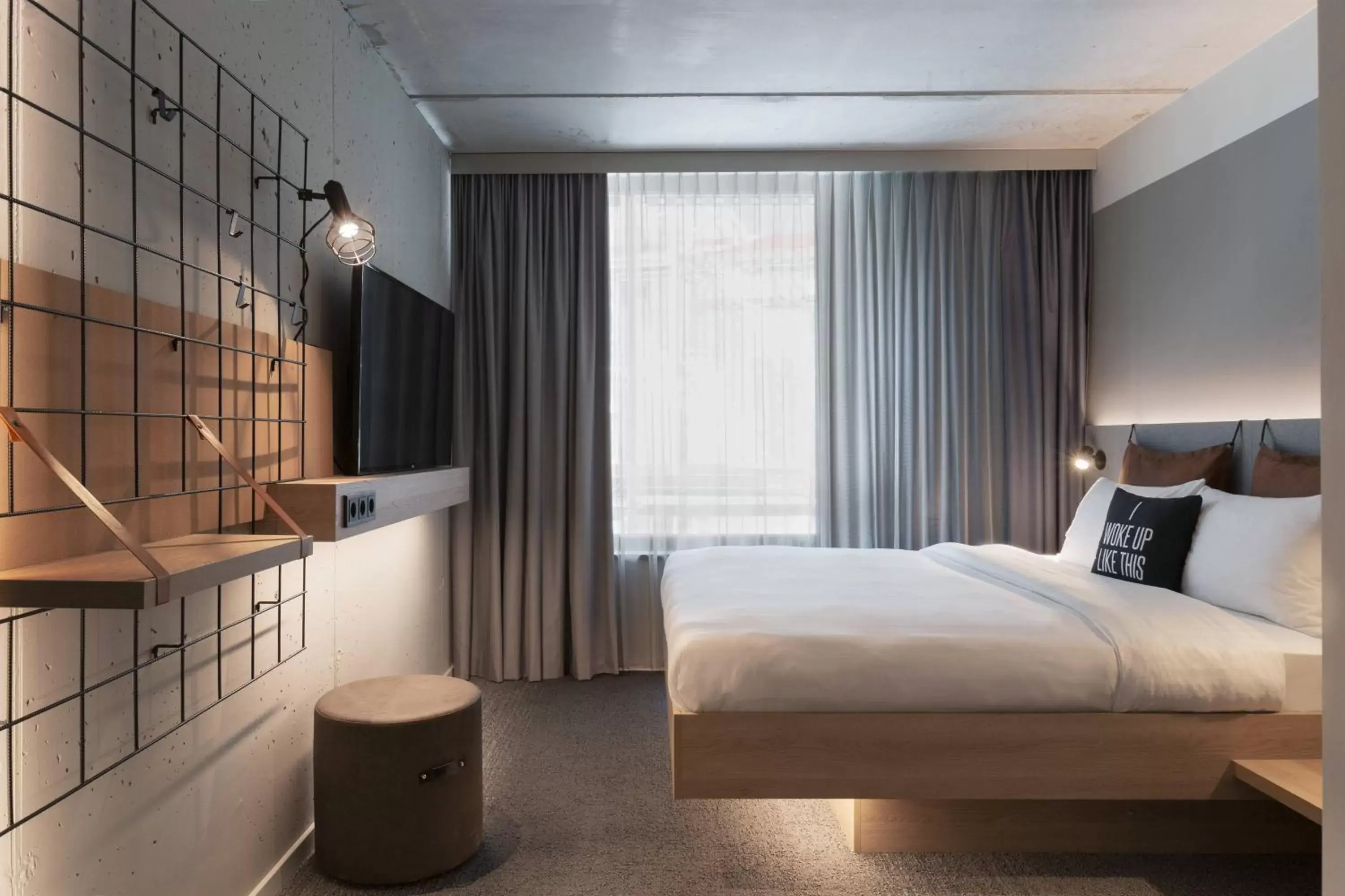 Photo of the whole room, Bed in Moxy Frankfurt City Center