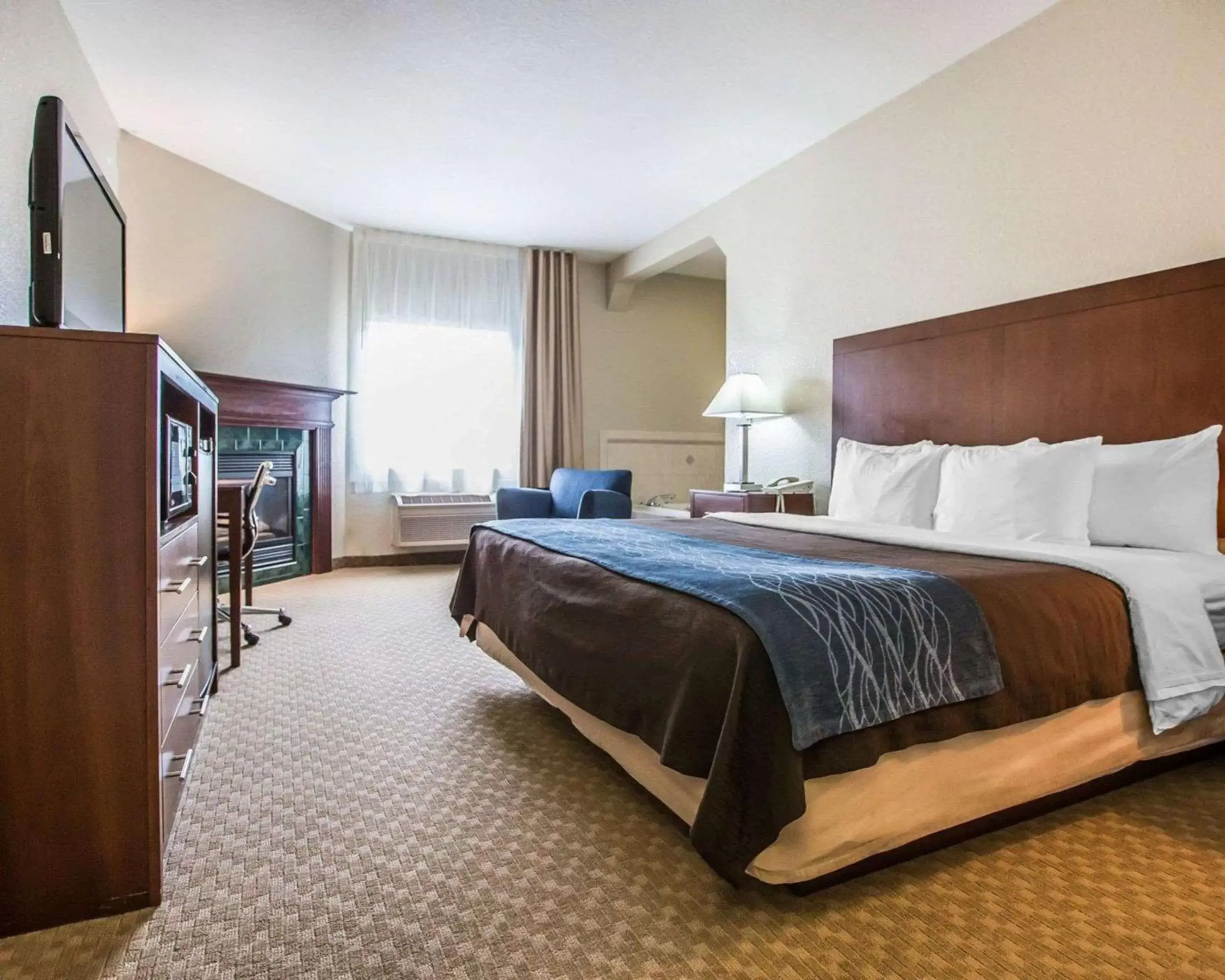 Photo of the whole room, Bed in Quality Inn & Suites Dixon near I-88 Photo of the whole room, Bed in Quality Inn & Suites Dixon near I-88