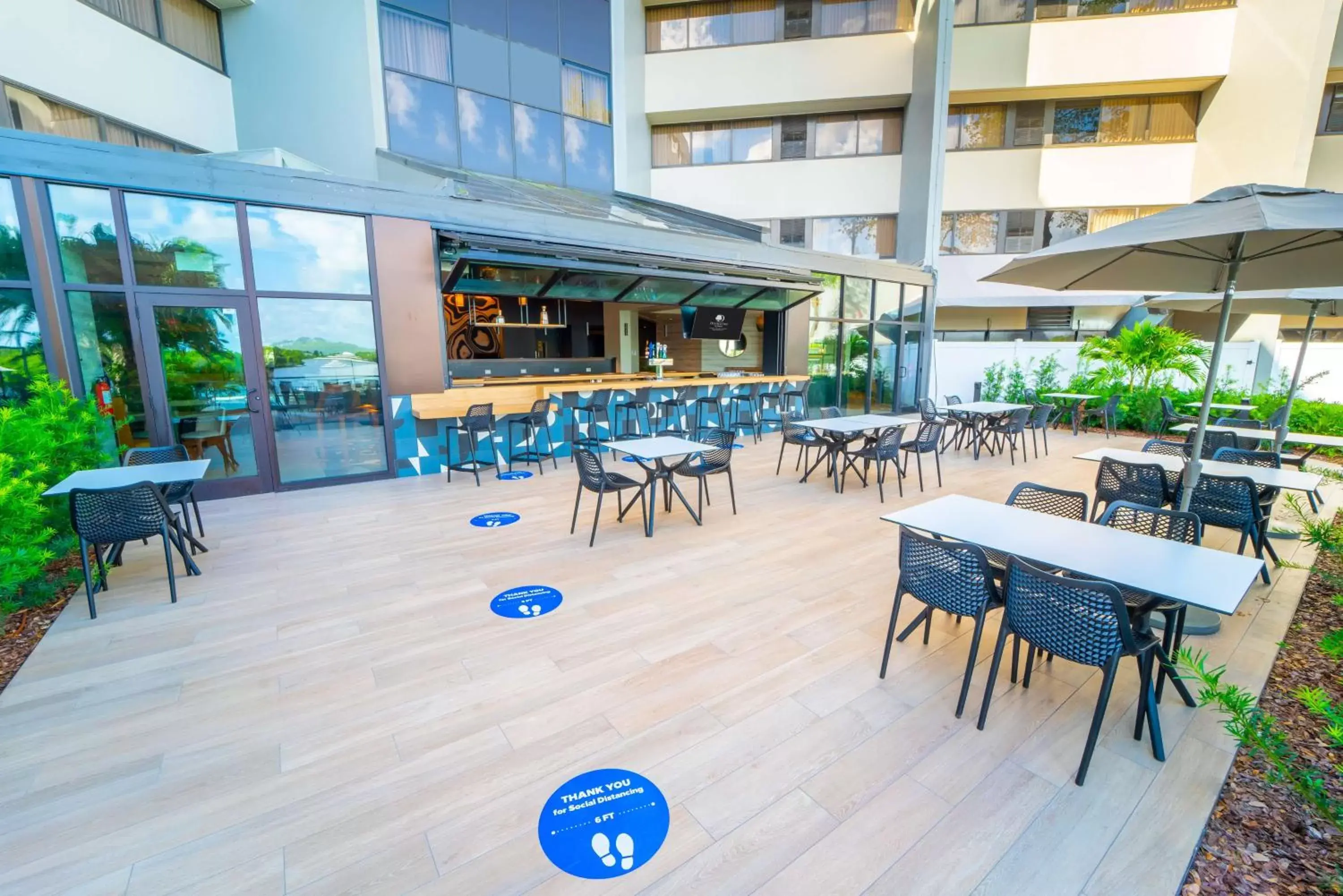 Lobby or reception, Restaurant/Places to Eat in DoubleTree by Hilton Tampa Rocky Point Waterfront