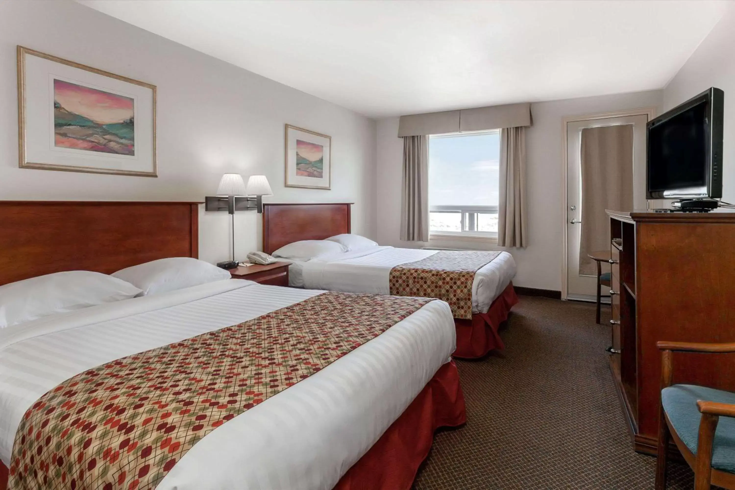 Photo of the whole room, Bed in Super 8 by Wyndham Caraquet