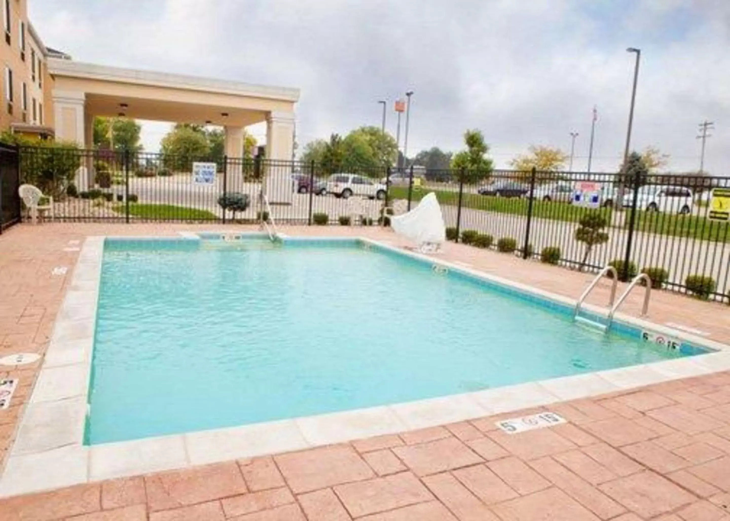 On site, Swimming Pool in Comfort Suites Bloomington I-55 and I-74