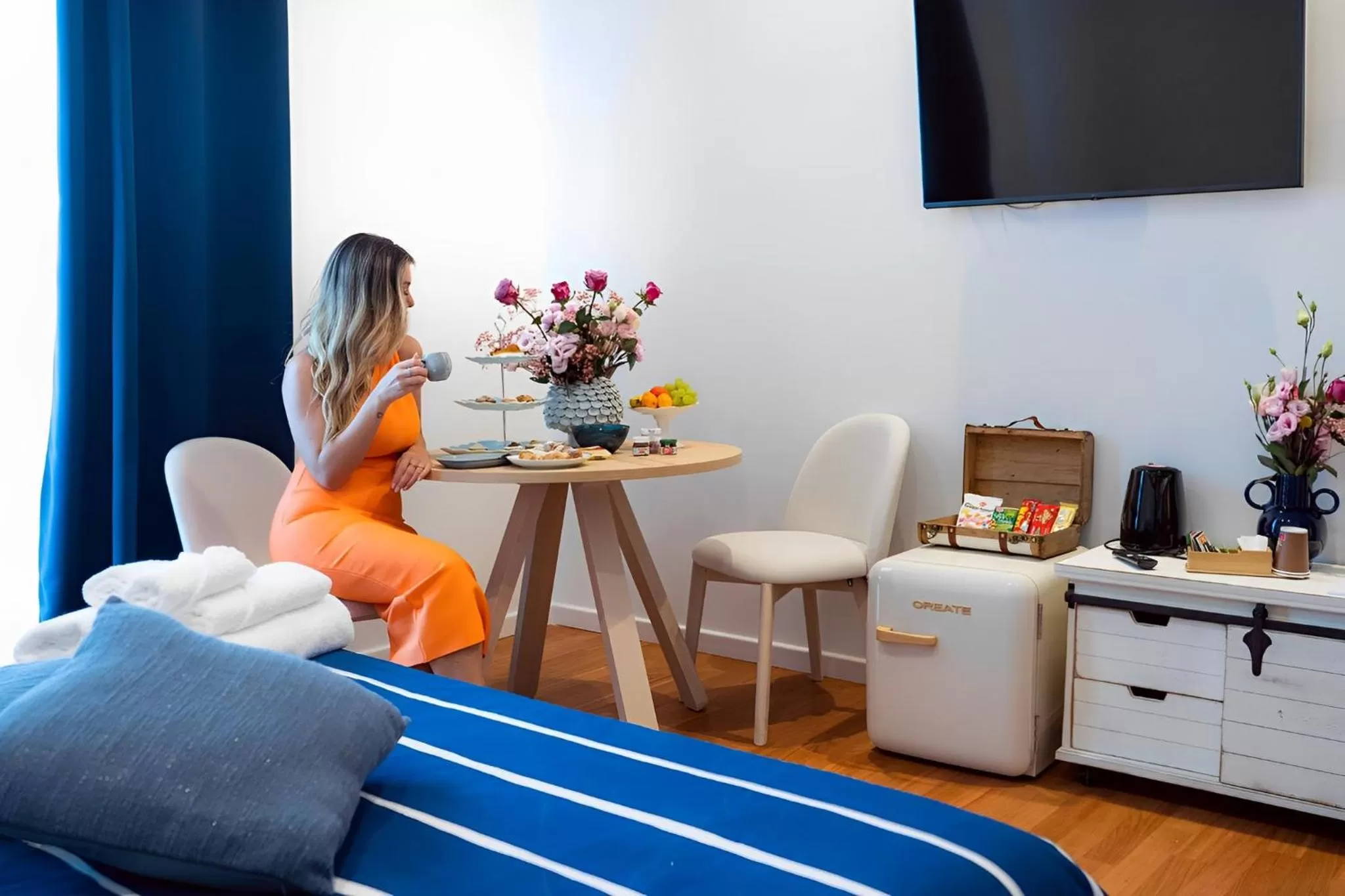 Seating area, TV/Entertainment Center in MareLuna Rooms