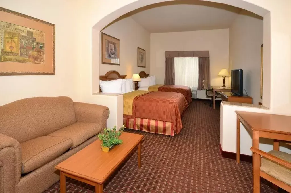 Bedroom, Seating Area in Best Western Casa Villa Suites