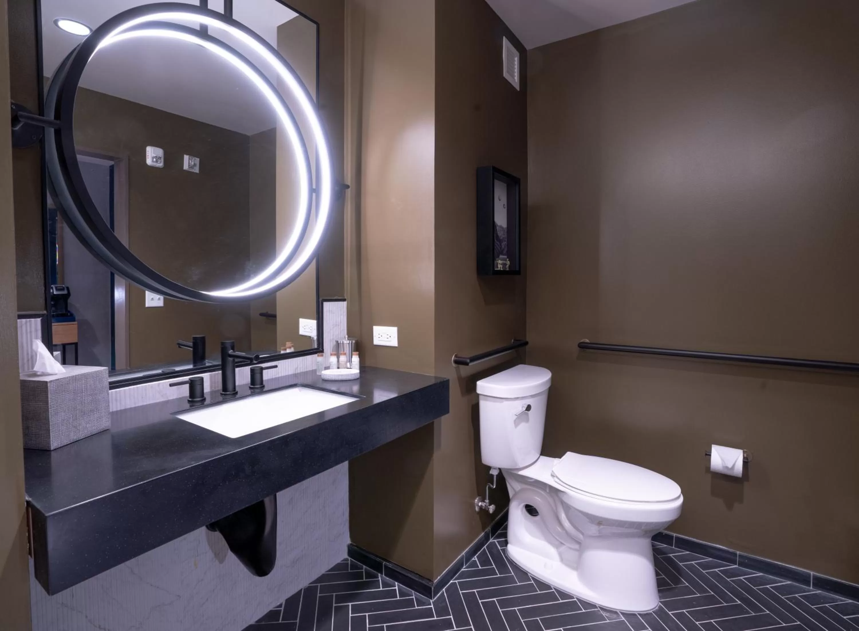 Bathroom in Hotel Indigo - Columbus at Riverfront Place by IHG